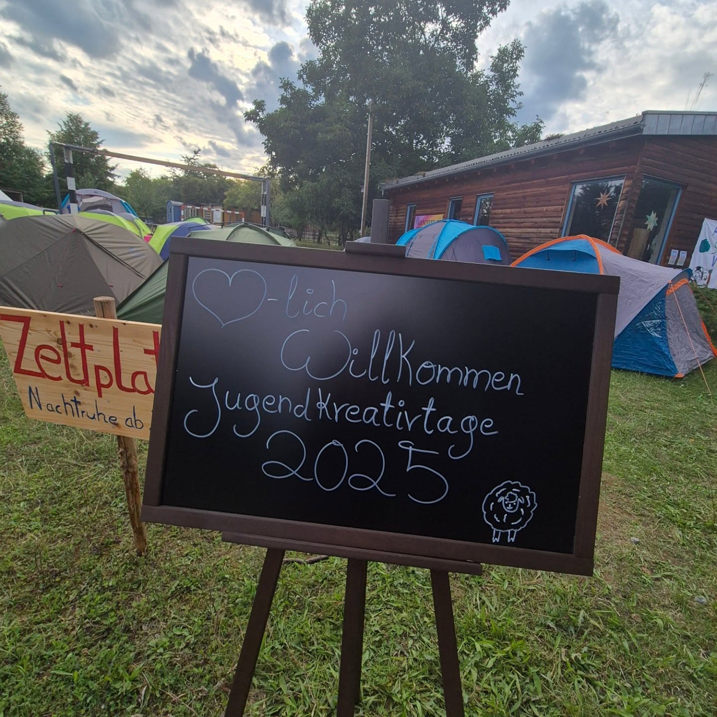 Los geht’s! 🚀
Gestern sind die Jugendkreativtage 2025 gestartet – und wir freuen uns riesig auf ein kreatives, buntes Wochenende mit tollen Menschen aus ganz Deutschland! 🎨✨
Ein großes Dankeschön an den @bdja_ev und das @deutscheskinderhilfswerk_e.v für die Unterstützung und die tolle Zusammenarbeit!
#jukreta2025 #abenteuerspielplatz #stuttgart
#vaihingen