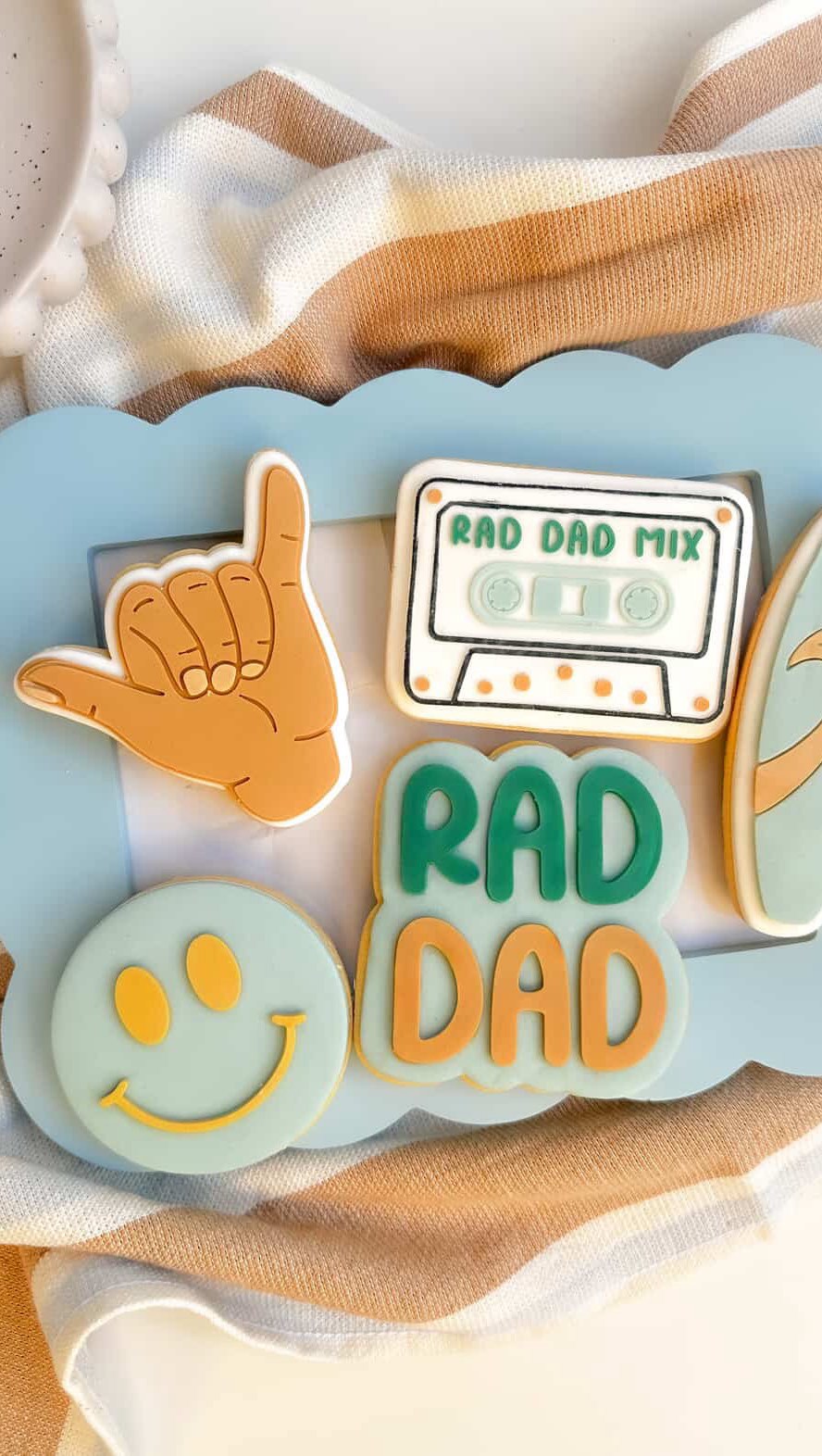 SBE Father’s Day 🤪 7 themes and lots of little extras, something for every Dad 🤙🏽
#stampedbyel #cookiestamps #cookieembossers #cookiedebossers #cookiesupplies #sugarcookiesupplies #fondantcookies #smallbusiness #shopsmallbusiness #alburywodongabusiness #bakingsupplies