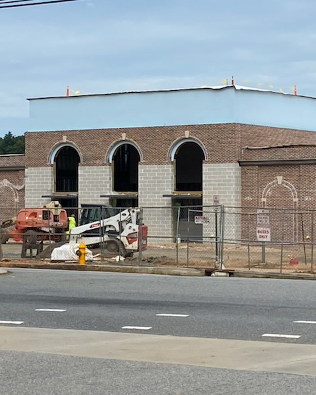 Getting closer to game day at this new concession stand and press box (if it will EVER stop raining)!
#rainraingoaway #rpmpartners #generalcontractor #construction