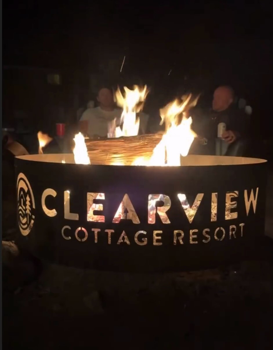 Summer isn’t over yet! If you’re looking for a last minute getaway, we still have availability Aug 9 - 16 and Aug 16 - 23. Contact us today, don’t miss out! #clearviewcottageresort #summer2025 #family