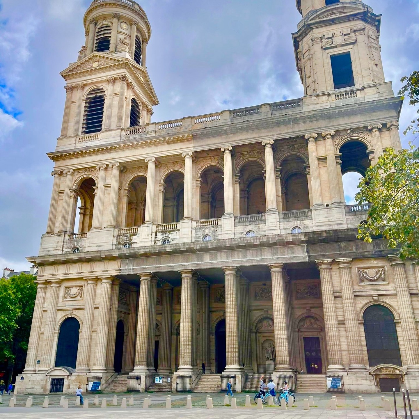 Our second classical concert venue was Église Saint-Sulpice, another incredible church with dramatic acoustics! After our concert, we enjoyed an evening stroll around Paris and visited the recently restored Notre-Dame!
#harrowyoungmusicians #inspiringyoungmusicians #musictour