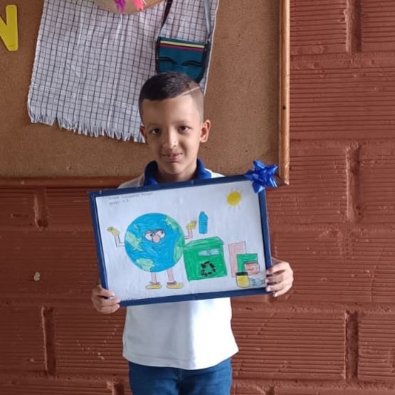 🎨✨ Ismael Cárdenas del grado 2.2 también se une al Concurso de Talento Pinalista mostrando su gran habilidad en el dibujo.
💛 ¡Apóyalo con tu like y ayúdanos a resaltar el talento de nuestros estudiantes!
#TalentoPinalista #IsmaelArtista #OrgulloPinalista #IEElPinal