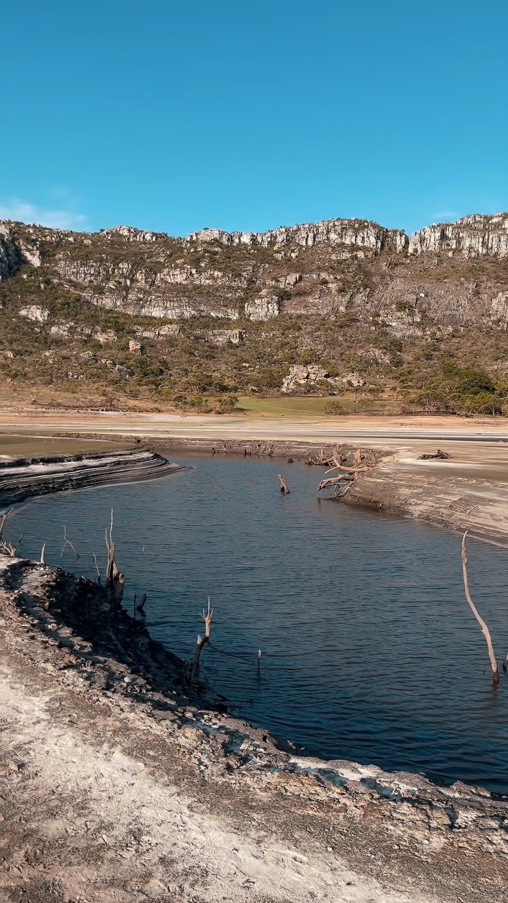 Entre o confronto das montanhas imponentes e o aconchego de um espaço pensado para acolher, a Docas da Lapa se revela um refúgio único.
Aqui, a força bruta da natureza se encontra com o conforto delicado de cada detalhe — e você se entrega ao equilíbrio perfeito entre aventura e descanso. 🌿✨
📍 Docas da Lapa – onde o impacto da paisagem encontra o abraço do aconchego.
#DocasDaLapa #LapinhaDaSerra #EcoHospedagem #Natureza #MinasGerais #RefúgioPerfeito #ViagemDosSonhos #JacuzziComVista #HospedagemDosSonhos