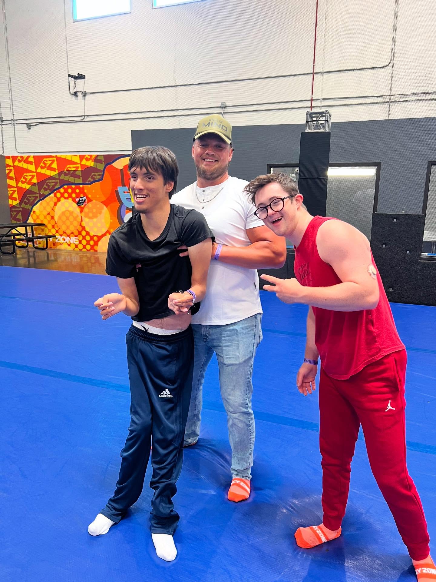 โ๏ธ Week 10 was short and sweet โ just two days โ but still full of fun!
We bounced into the week at Skyzone ๐งก, soaked up some sun at the pool ๐ฆ, and enjoyed our final park day together