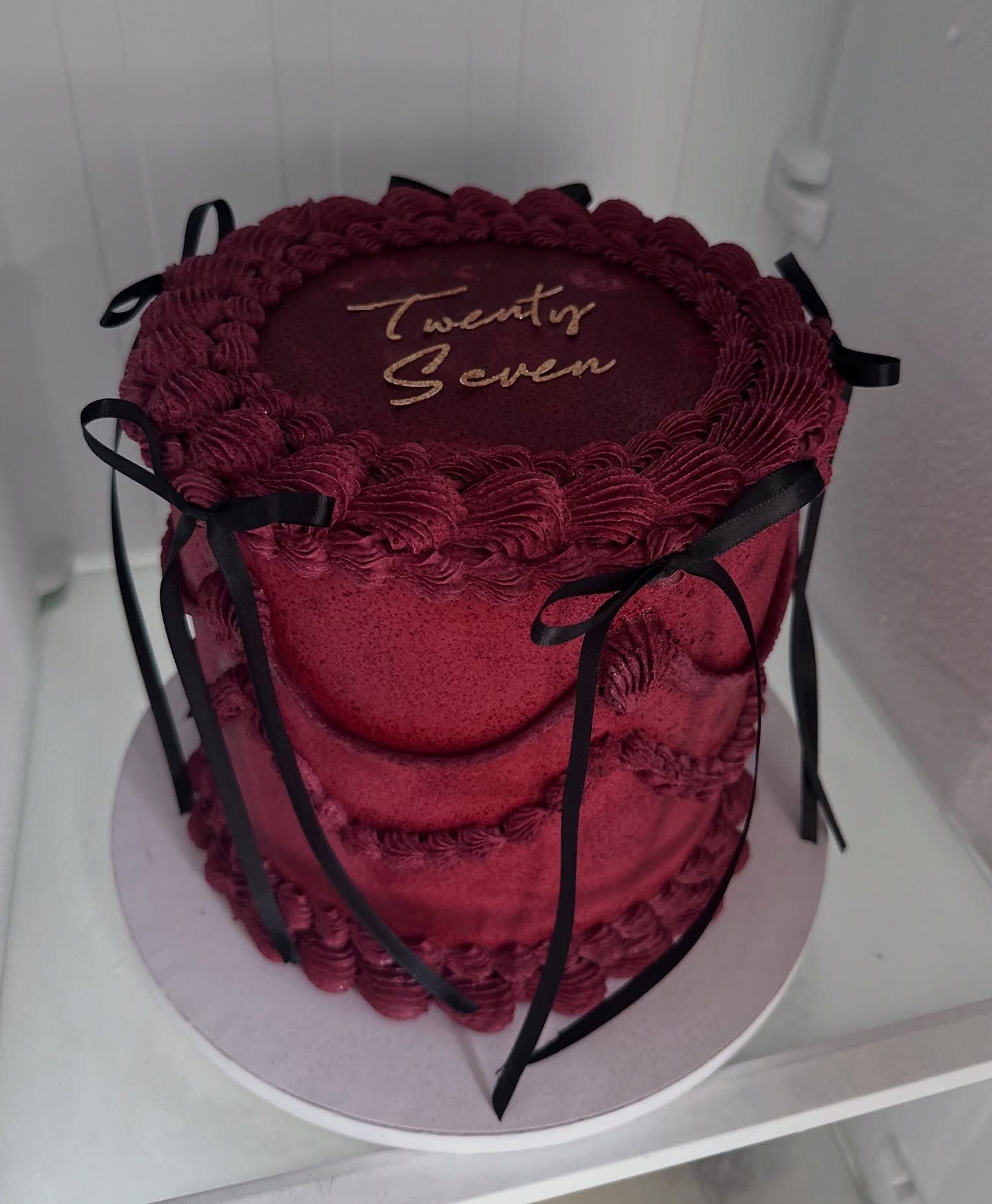 Vintage bow cake β€οΈ
#vintagecake #summersale