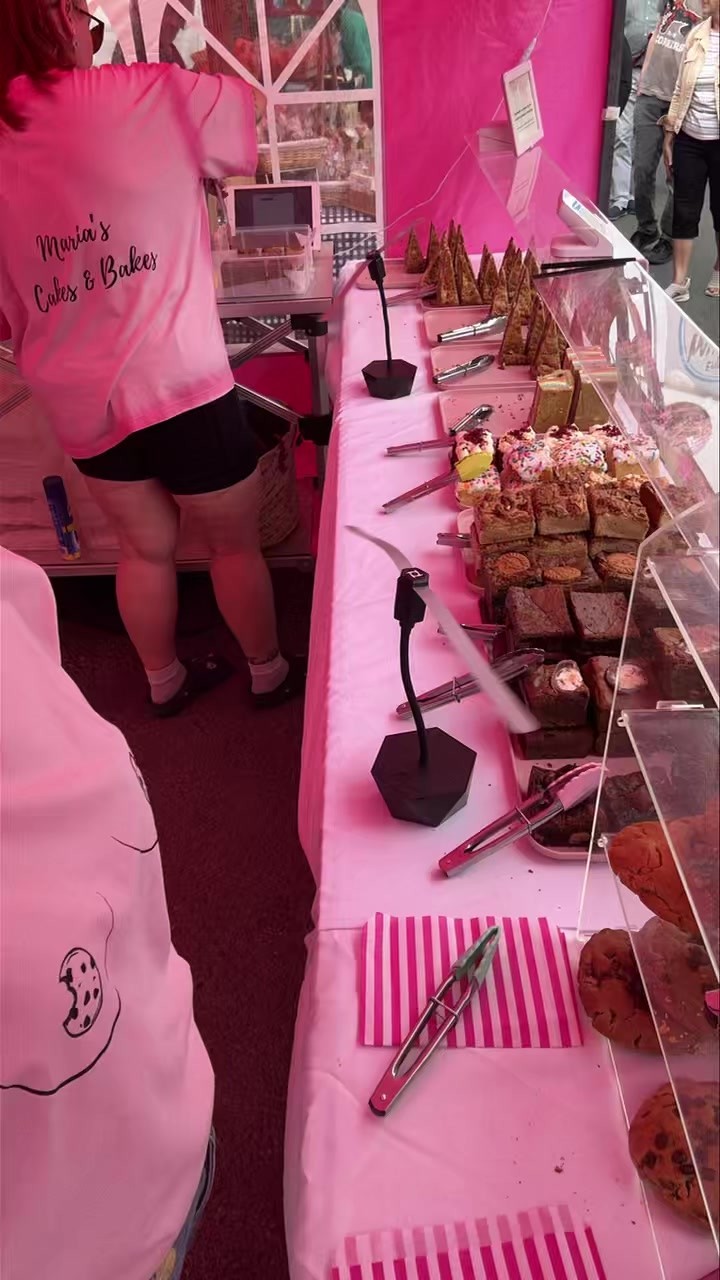 Thank you @tnastockbridge !
See you again next year 🩷
#cakestall #cakestalls #cakestagram #cakemarket #cakestand #cakesale #shoplocal #supportsmallbusinesses #supportsmallbusiness #supportlocal #cakesofinstagram #marketstall #localevents #hampshire #southampton #eastleigh #chandlersford #romsey #mariascakesandbakes