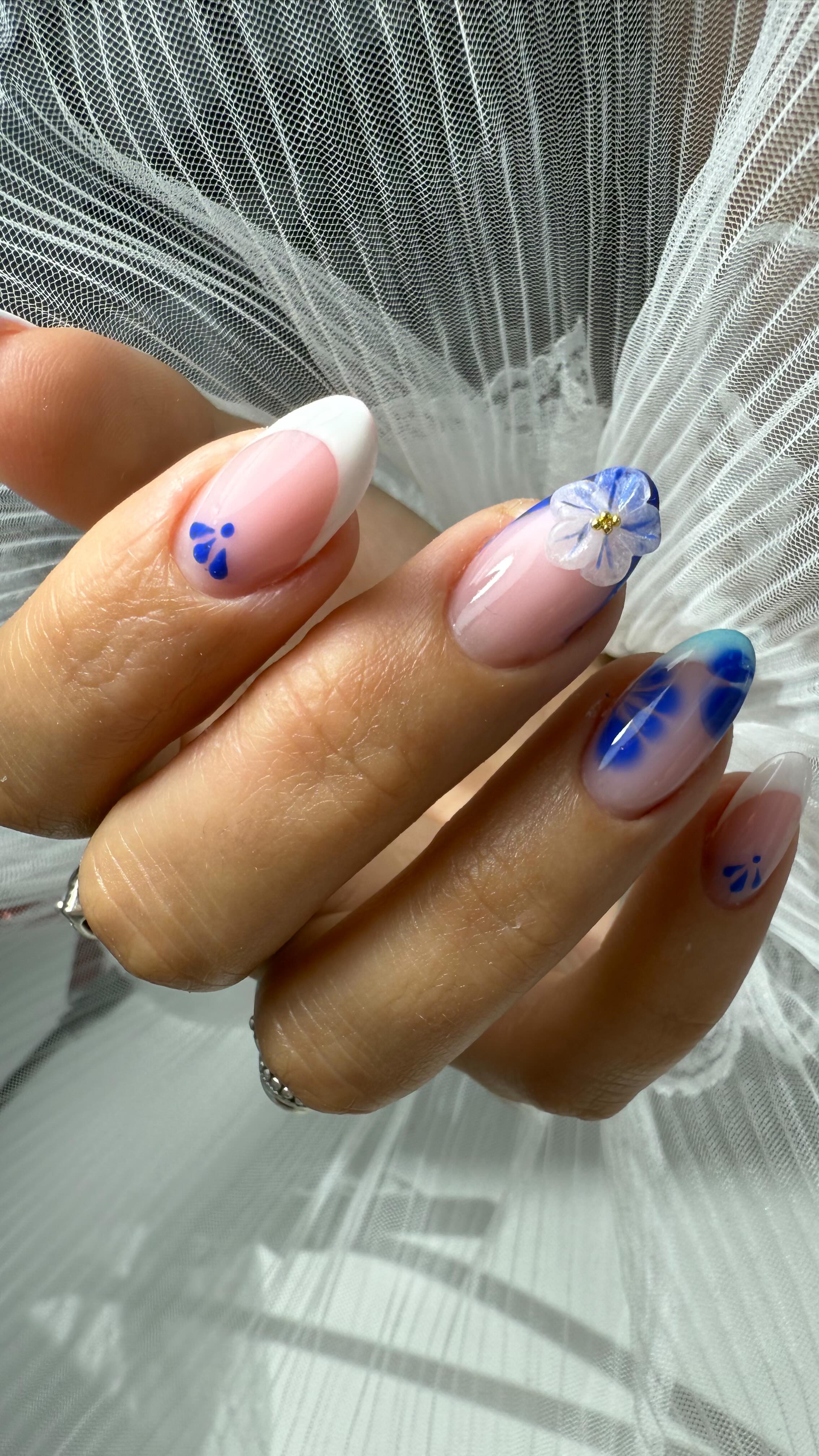 Vous vous rendez compte qu’il ne reste déjà plus que un mois avant la rentrée ? Non mais c’est complément fou ce temps qui passe à la vitesse de l’éclair ⚡️
Pour vous les vacances sont finies ou elles n’ont toujours pas commencé ??? 🥥🍹☀️
#summertime #prothésisteongulaire #manucure #nailaddict #onglerie #bordeauxmaville #holidaynails #nailart #bordeaux #gelnails #frenchnails