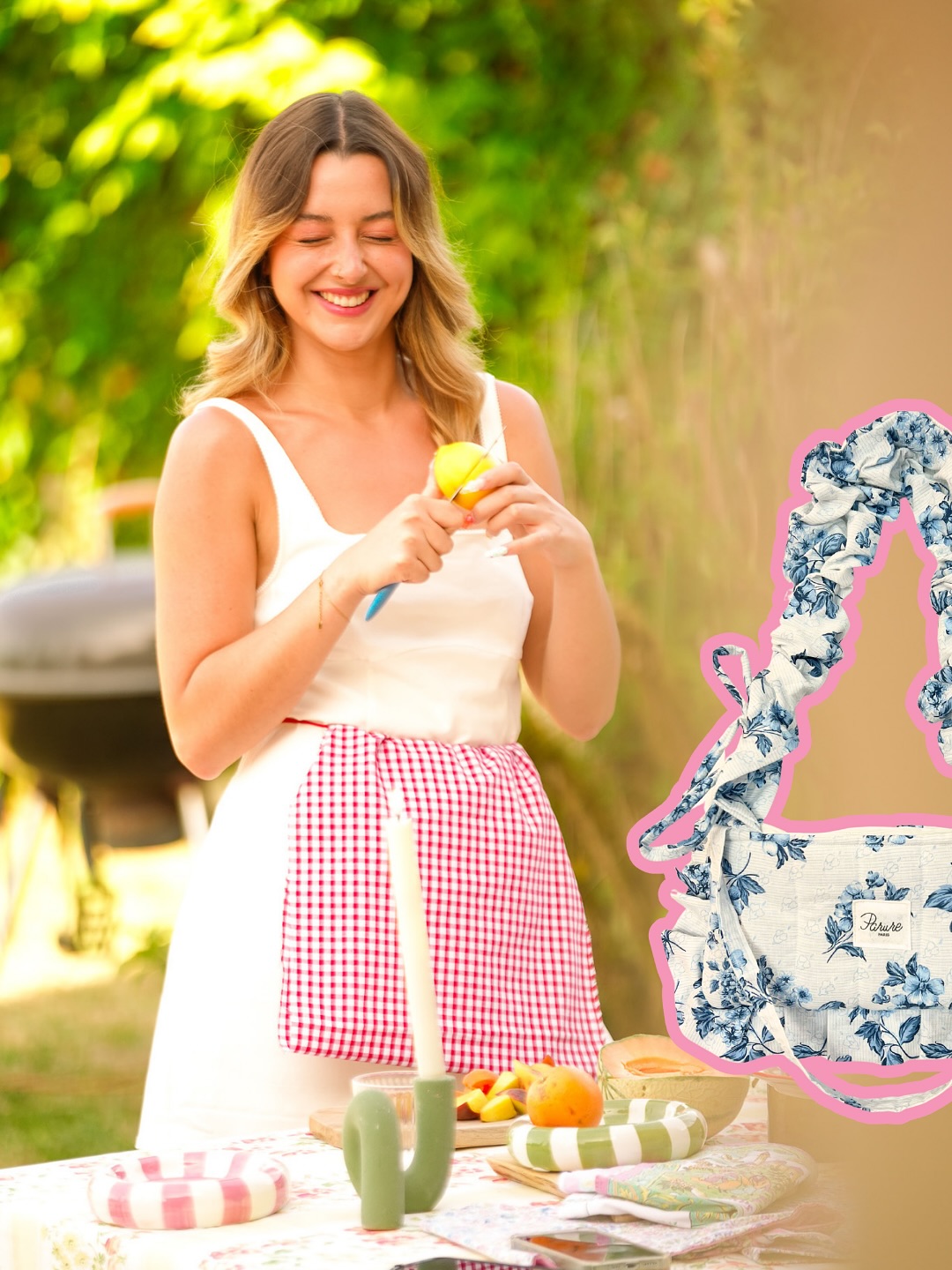 Pourquoi tu vends autant ?
C’est une question qu’on m’a posée plusieurs fois ces dernières semaines.
Alors ce soir, je vous partage les coulisses. Les vraies. Celles qu’on ne voit pas toujours dans les stories.
ÉTAPE 1 : Se poser les bonnes questions
Pourquoi une marque ? Pourquoi les tissus de seconde main ?
Comment créer quelque chose qui ait du sens, pas juste un truc stylé?
Avant même de me lancer, j’ai voulu poser les bases :
un projet qui me ressemble, qui raconte quelque chose.
Une identité visuelle cohérente, douce et sincère.
Des pièces qui portent une mémoire. Des créations qui respectent le rythme. Le mien, le vôtre.
ÉTAPE 2 : Se nourrir de toutes ses expériences (et de son entourage)
Je ne suis pas “juste” créatrice.
J’ai été photographe, assistante com’, couturière, chargée du SAV, vendeuse, présidente d’association, technicienne informatique…
Et aujourd’hui je suis tout ça à la fois.
Je prends les photos, je fais les colis, je couds chaque pièce à la main.
Je suis aussi ma propre égérie, parce qu’avant de vendre, je porte mes pièces, je les vis, je les raconte.
Et surtout, je m’entoure bien. Des amis, ma maman, des gens qui croient fort en ce que je fais.
ÉTAPE 3 : Partager son histoire. La vraie.
Je n’ai pas “trouvé une recette”.
J’ai juste décidé de donner beaucoup. Beaucoup de temps, beaucoup d’attention, beaucoup de moi.
💛 Alors non, je ne vends pas “beaucoup”.
Je vends avec le cœur, et je pense que ça se sent.
Merci à vous de faire partie de cette aventure.
Merci de faire exister Parure Paris.
#parureparis #histoiredemarque #upcyclingpoetique #faitmain #viedentrepreneuse #slowfashionfrance #lingeancien #accessoiresfaitscoeur