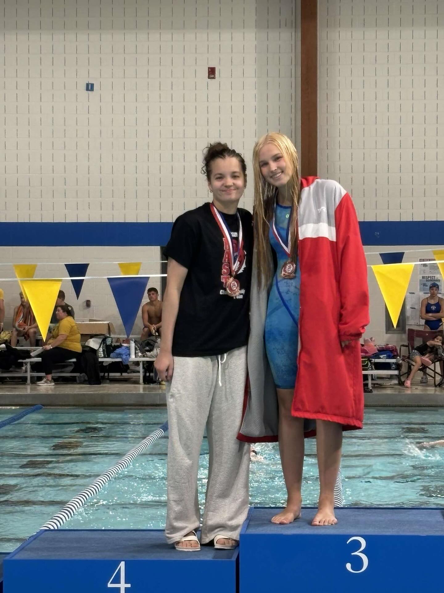 ISI Summer Central Divisional Championships:
Girls 200 Back:
Olivia Thompson - 3rd Place
Annamari Nagy - 4th Place
Boys 200 Back:
Caleb McCoy - 4th place
Zaki Akhtar - 6th Place
Joshua Krimmel - 7th Place