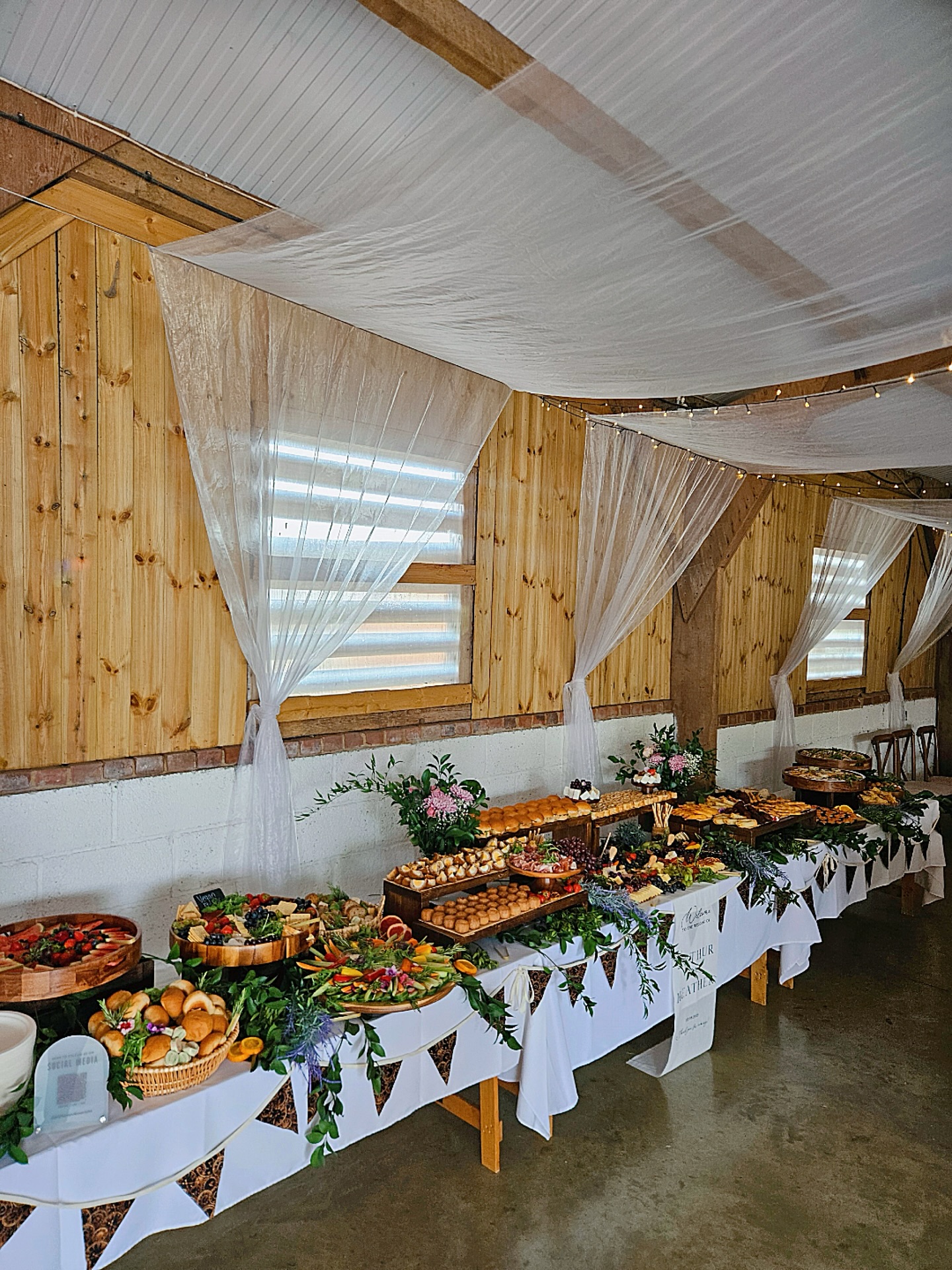 The Ultimate Grazing Table for a beautiful Wedding @furthomanorfarm ✨
This 15ft bespoke table was designed entirely around the Bride and Groom’s vision, starting with an initial phone consultation and followed by a face-to-face meeting to finalise every detail.
We want you to feel confident that, on your wedding day, everything runs seamlessly — and that your table design will truly impress your guests.