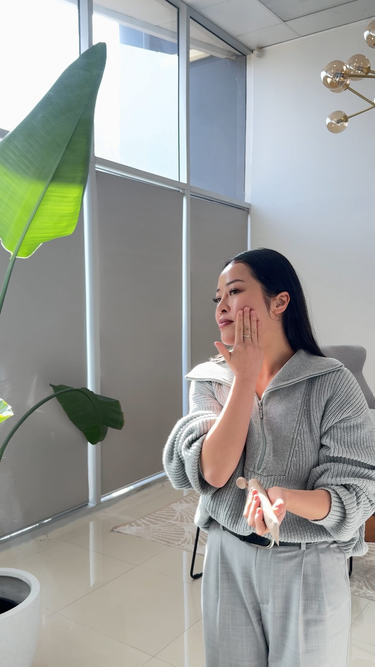 Consistency is key. Protection is powerful.
UV rays can still penetrate even on the cloudiest days. SPF isn’t just for the beach or sunny days—it’s your daily, non-negotiable defence against premature ageing, pigmentation, and collagen breakdown.