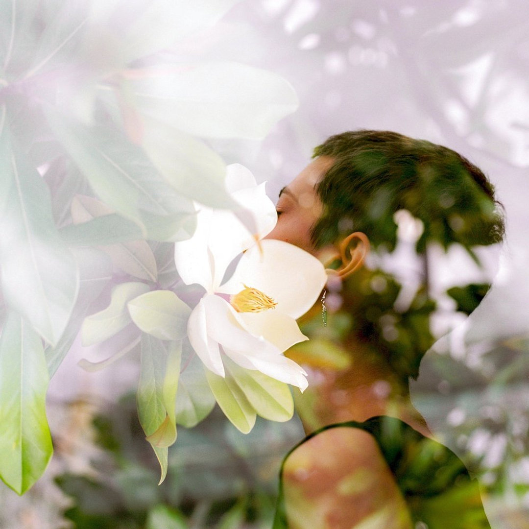 Discover how scent can transform our environments and enhance our well-being! Let's explore Aromarchitecture together. Link in Bio. #Aromarchitecture #WellnessDesign #Wellbeing #ConsciousArchitecture #SustainableLiving #mindfulspaces
Read more @moss_greenlifestyle