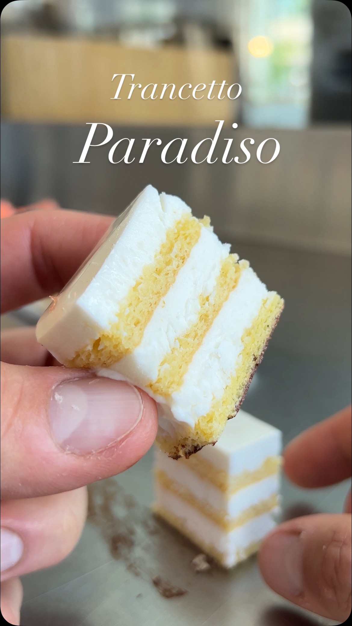 Trancetto Paradiso ✨
Morbido Bisquit alla mandorla e crema di mandorle al limone 🍋
Semplice e paradisiaco 🙌
.
.
.
.
#pasticceriabacilieri #bacilieri #pasticceriaartigianale #fruit #mandorle #limone