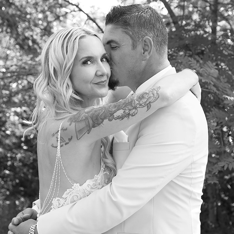 A few pics from the wedding on Friday. The couple were super fun! Congrats you guys ❤️
#yycweddingphotographer #yycweddings #bakerspark #congratulations #calgaryweddings