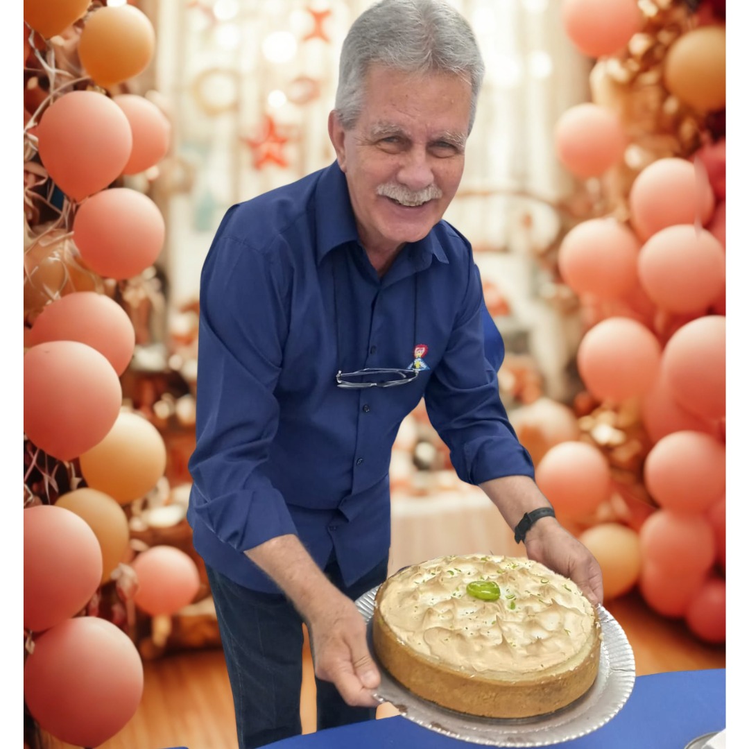 Gratidão pelas felicitações de Aniversário!
Em meio a tantos gestos de carinho que recebi neste aniversário, não poderia deixar de vir aqui e expressar minha mais profunda gratidão a cada um de vocês.
Receber tantas mensagens bonitas, palavras de apoio e reconhecimento pelo trabalho que realizamos no Educandário Santista tocou meu coração de forma indescritível. 💙
Cada comentário, cada homenagem, cada lembrança... foi combustível para seguir com ainda mais amor, responsabilidade e dedicação à nossa missão de transformar vidas através da educação, do cuidado e da solidariedade.
Saibam que todo esse carinho me fortalece e me inspira a continuar dando o meu melhor por nossas crianças e por essa instituição que tanto amo.
Muito obrigado por fazerem parte da minha história e da história do Educandário Santista. Seguimos juntos, com fé, amor e propósito! 🙏
Com carinho,
Henrique Gomes Branco
Presidente – Educandário Santista