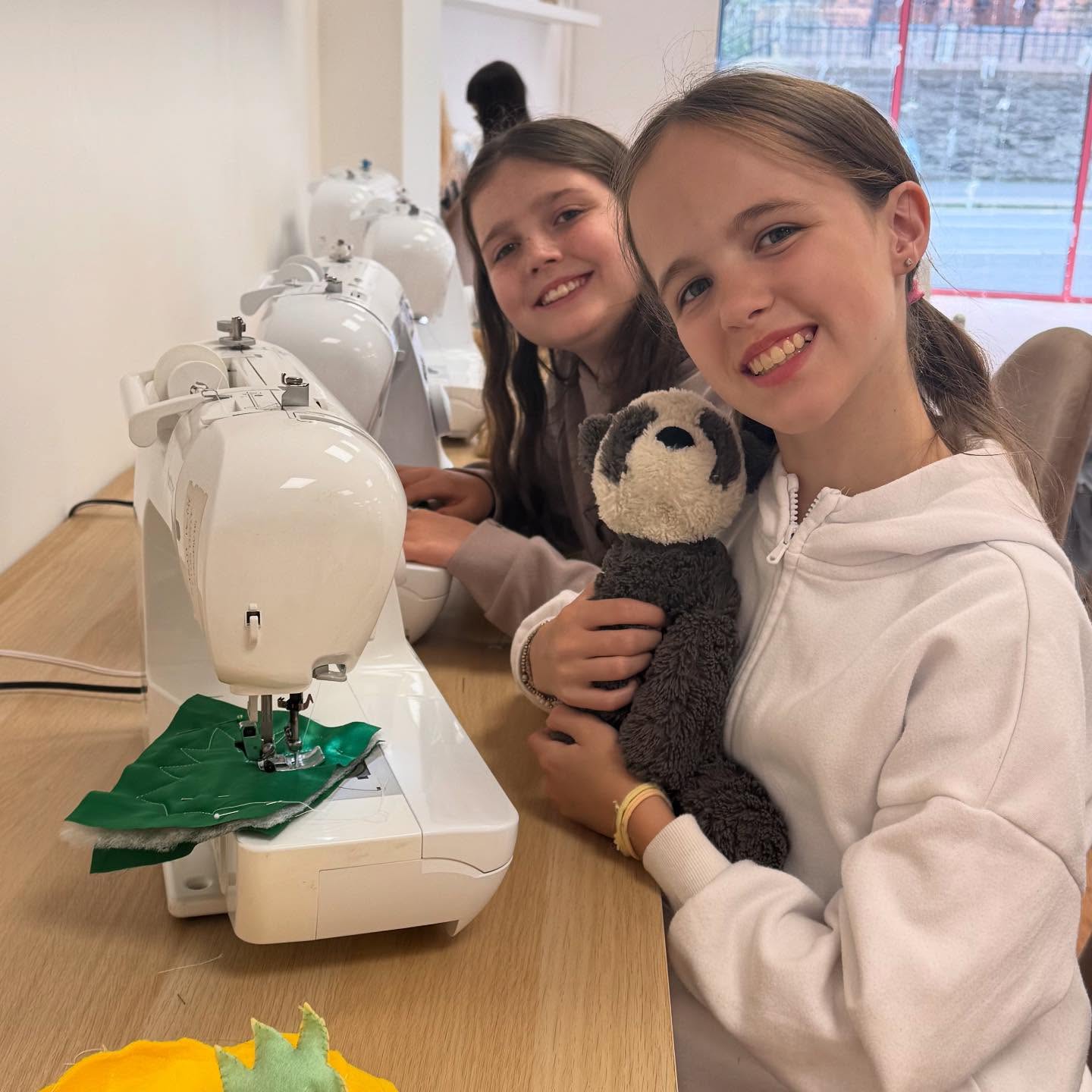 There’s nothing better than sewing with your besties 🎀🌸💞👠👗☀️💕
- - -
#friendships #welovetosew #aplaceoffun #cutevibes #memories #friendshipgoals #sewingbesties