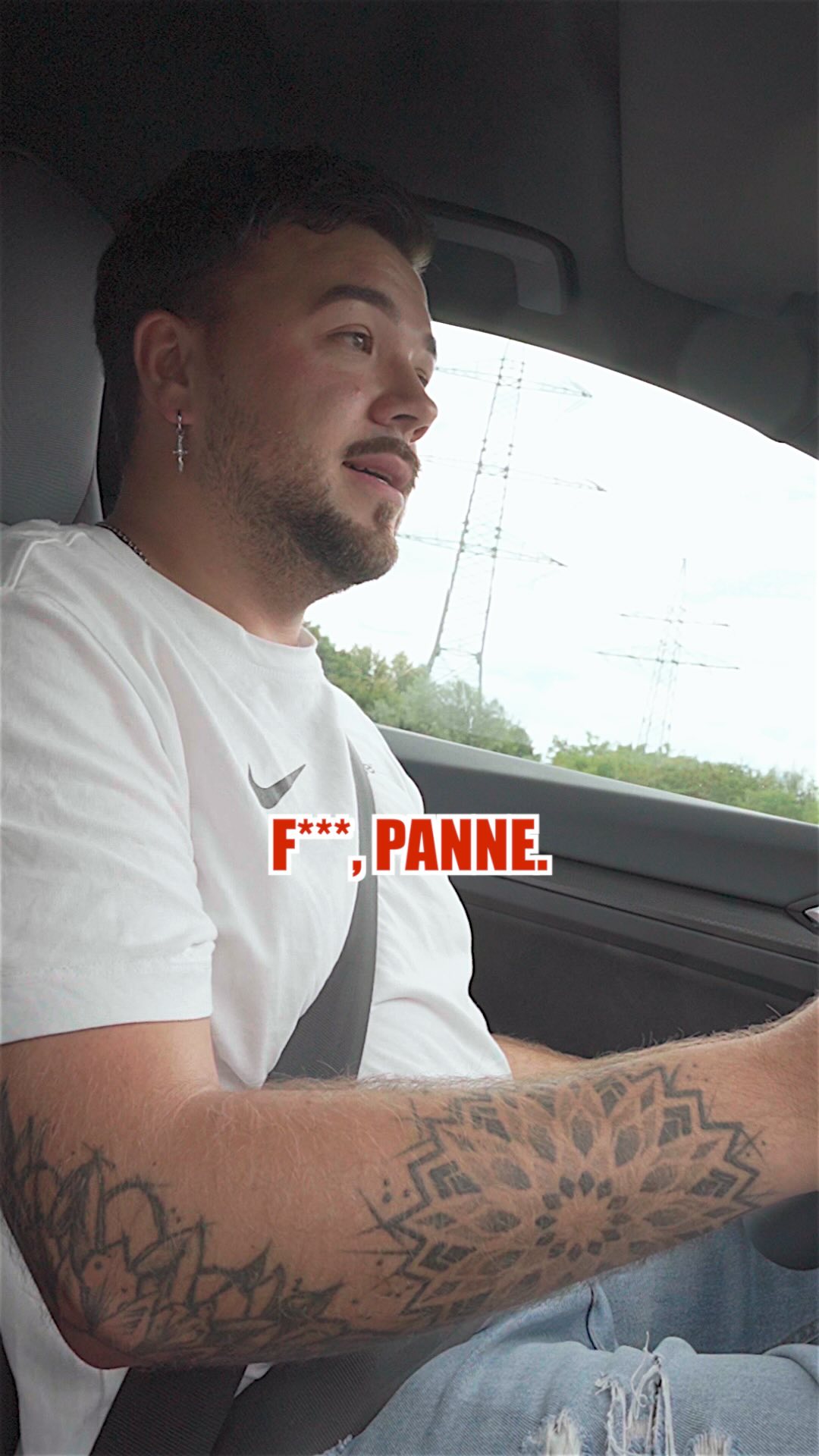 F... Panne! Und jetzt?!
Keine Panik – wir zeigen dir, wie Du cool bleibst, wenn dein Auto streikt. 😎👇
1️⃣ Warnblinker AN!
Noch während Du ausrollst – mach dich sichtbar!⚠️
2️⃣ RAN an den Rand!
Sicher rechts ranfahren – nicht mitten auf der Fahrbahn stehen bleiben.
3️⃣ Warnweste anziehen!
🦺 Bevor Du aussteigst. Ja, die leuchtet hässlich – aber rettet Leben.
4️⃣ Warndreieck aufstellen!
Mindestens 150 m Abstand. Und bitte: kein Selfie auf der Autobahn.
5️⃣ Sichere Stelle suchen & Hilfe rufen
📱 Pannendienst, Polizei oder Notruf – je nachdem, was los ist.
💡 Wichtig: Ruhig bleiben, Handy raus, Lage checken.
#lieberzubieber #fahrschuleaschaffenburg #fahrschule #aschaffenburg #goldbach #fahrschulebieber #waldaschaff #führerschein #motorrad #roller #auto #b197 #autoführerschein #motorradführerschein #rollerführerschein #anhängerführerschein #premiumfahrschule #hösbach #intensivkurs #b96 #bestefahrschule #panne