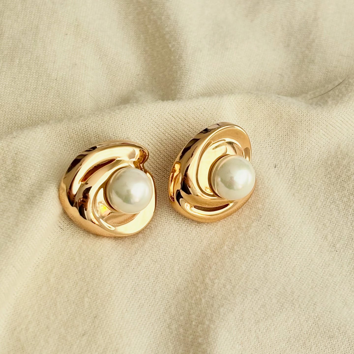 Hoje é dia de se cuidar, se admirar e brilhar — nem que seja só por você. 💖
Um acessório é só o começo…
Tenha um domingo leve e lindo ✨