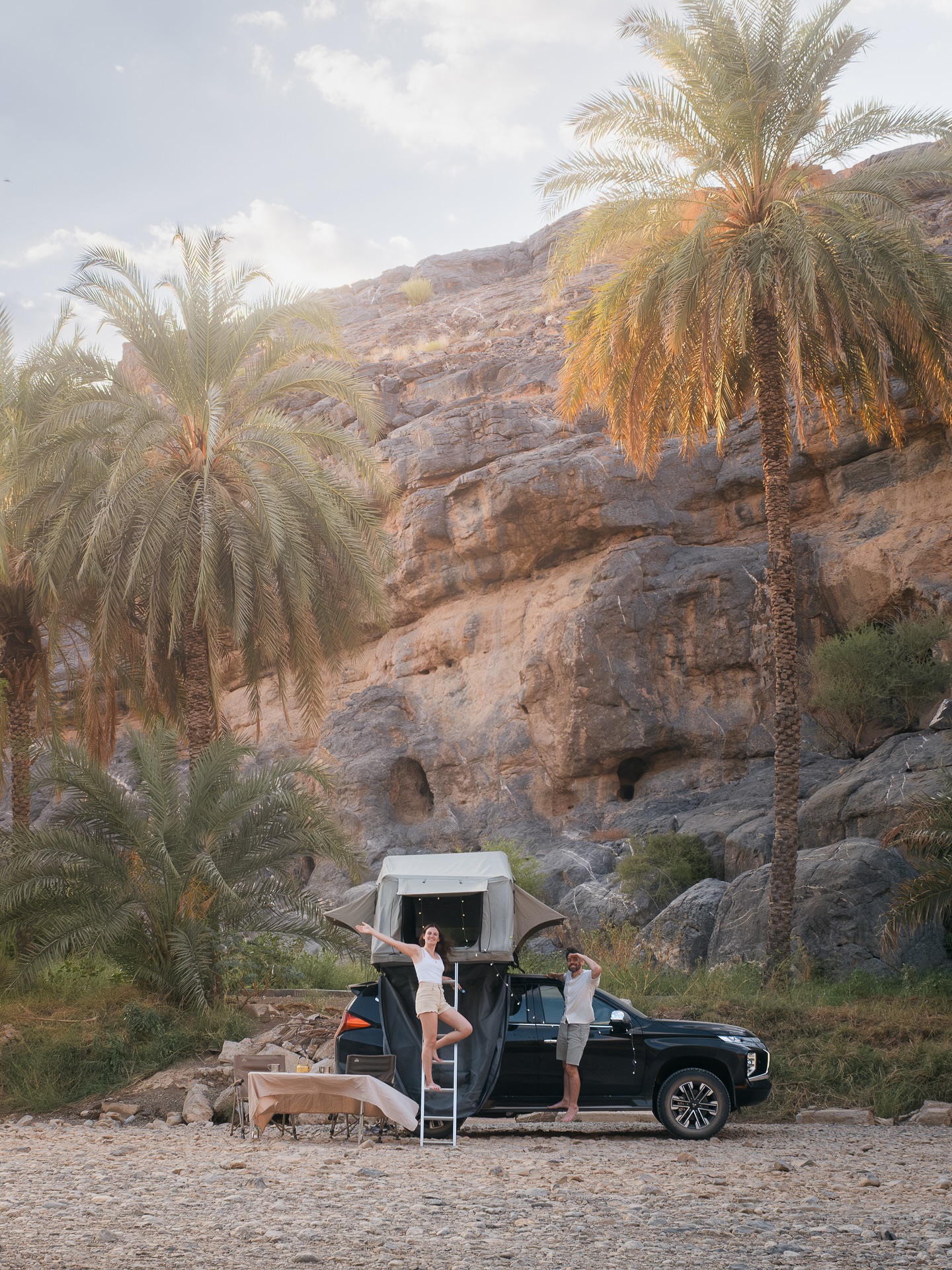 Wie sieht ein Roadtrip mit Dachzelt im Oman aus? Naja, ungefähr so.☝️🖼️
Übernachten an den schönsten Orten, Baden in kühlen Wadis, Lagerfeuer unterm Sternenhimmel und einfach dieses unglaubliche Land entdecken.
Und ihr? Könnt ihr euch vorstellen, mit dem Dachzelt durch den Oman zu reisen? Oder habt ihr es vielleicht sogar schon mal gemacht?
P.S. Bis zum letzten Bild swipen – das gehört natürlich auch dazu. 😅💩
.
.
.
#oman #visitoman #omanroadtrip #roadtripoman🇴🇲 #dachzeltoman #activeoman #reiseblogger #reiseblog #travelphotography #travelblogger #travelnow #roadtrip #photographer #fotografie #reiseinspiration #reiselust #fernweh #wadi #wadioman #campingoman #fujifilm #fujifeaturetime