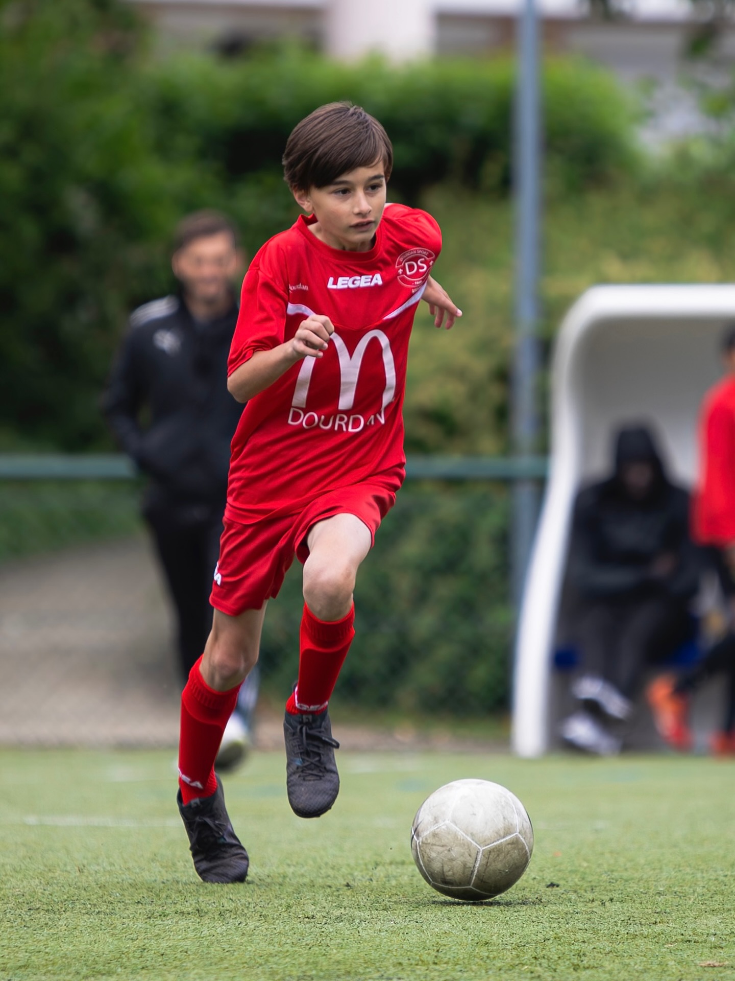 Conduite de balle maîtrisée.
Le regard levé, l’objectif en tête.
Focus Sport Club.
.
.
.
#focussportclub #conduitedeballe #jeunesfootballeurs #photographiefootball #footamateur #matchday #footballkids #portraitsportif #tournoisfoot #clubamateur #footballfrançais