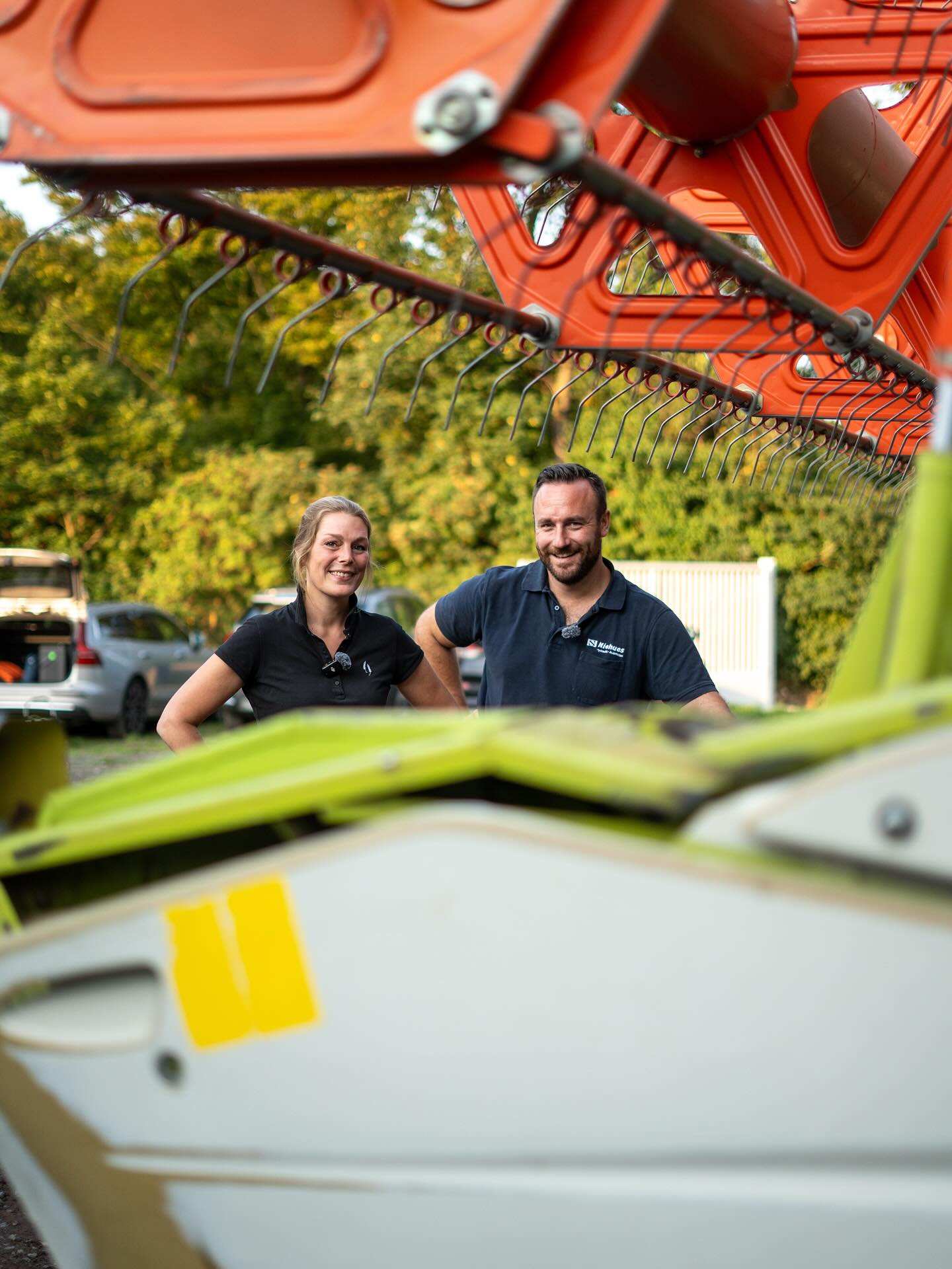 ERNTE-DREH mit Carina und Hendrik 😎 Was kann das bedeuten? 😆Gibt es etwas Neues bei GROUP SCHUMACHER? 👉 Bald mehr dazu ☺️🤫