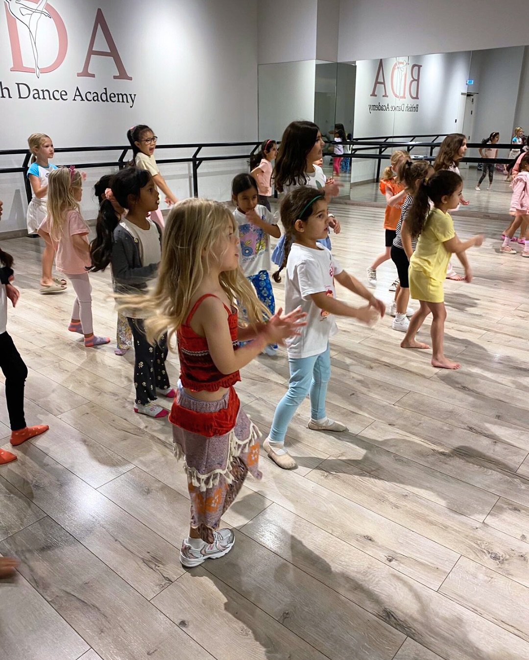 🌴 Day 4 of Week 2 — Wayfinding With Confidence!
🌊 As we near the end of our Moana-inspired journey, day 4 brought waves of growth, excitement and determination. Our young dancers are no longer just discovering the path, they’re confidently dancing their way forward, just like Moana herself.
🌟 From high-energy hip hop to adventurous musical theatre pieces, today was all about expression, technique and teamwork. Each dancer pushed themselves a little more with stronger moves, sharper focus and radiant stage presence.
🌺 Alongside dance, creative arts and crafts helped bring the theme to life in colourful, meaningful ways, inspiring imagination and storytelling.
💫 Our voyagers practiced hard and were super excited. The glow in their eyes said it all. Friday’s big end-of-camp performance was going to be unforgettable!
✨ Each camp day included:
⭐ Ballet, hip hop, acrodance & musical theatre dance
⭐ Strength & flexibility training
⭐ Creative arts & crafts
⭐ Dance education
🌟 All leading up to the big Friday performance!
💚 The heart of Te Fiti wasn’t the only thing glowing; so were our dancers.
ℹ️ For more detailed information about our classes, simply click the link in bio.
📱 To book your trial class, WhatsApp our Student Support at +971 58 850 3743.
#dubaidance #dubaidancers #balletclassdubai #balletdubai #dancedubai #kidsdanceclass #kidsdancedubai #kidsballetdubai #dubaidanceacademy #ballet #britishdanceacademy #danceschooldubai #danceacademydubai #adultdancedubai #dubaidanceschool #dubaidancecommunity #danceindubai #balletindubai #dubaikids #dubaikidsactivties #dubaistudiohire #dubaibirthdayparties #dubaibirthday #dancecampdubai #dubaicamp #dubaichildren #dubaieducation #dubaischools #danceshopdubai #danceexamsdubai