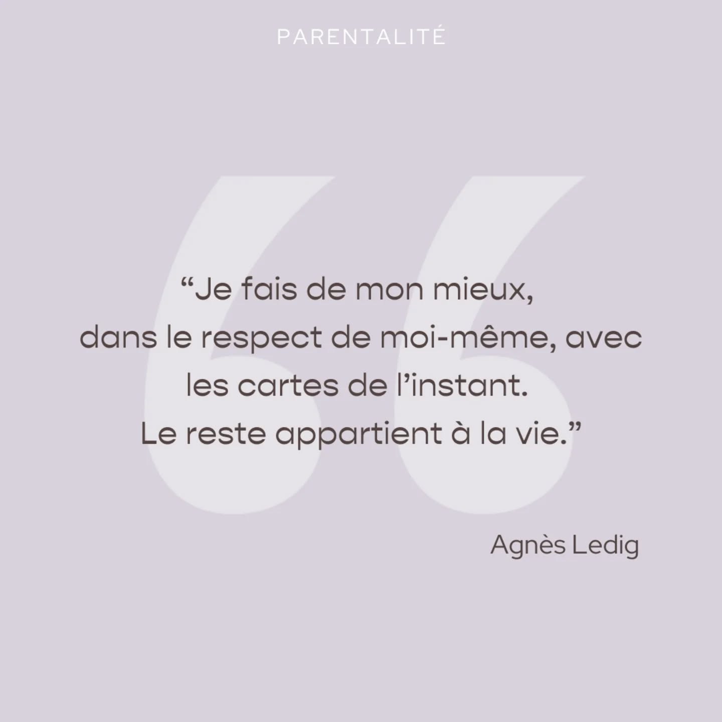 Je pourrai te mettre un texte inspirant.
À la place, laisse cette phrase t'inspirer, t'encourager et te permettre de respirer et prendre confiance.
Que tu sois un-e jeune/futur-e maman/papa, un-e maman/papa d'adolescents/d'adultes, une personne avec ou sans enfants sois réaliste dans tes attentes envers toi-même.
Tu fais du mieux que tu peux avec les moyens du moment 💕