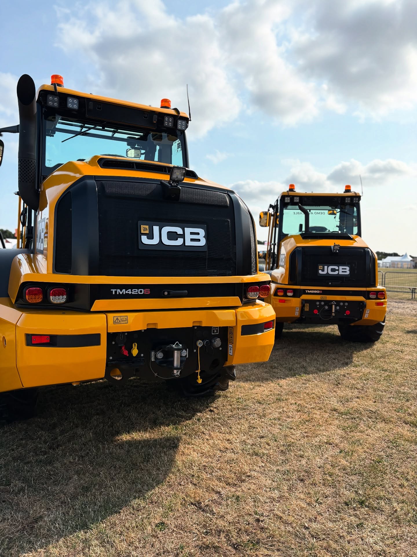 Honiton show 2025 ready 🫡
We look forward to welcoming customers existing and new onto the stand to look around the great range of machinery we have to offer 🔥
@jcbagriculture @kuhn_uk @mccormick_tractors_gb @albuttattachments @taylorattachments
#Beares #JCB #jcb #Kuhn #mccormick #honitonshow