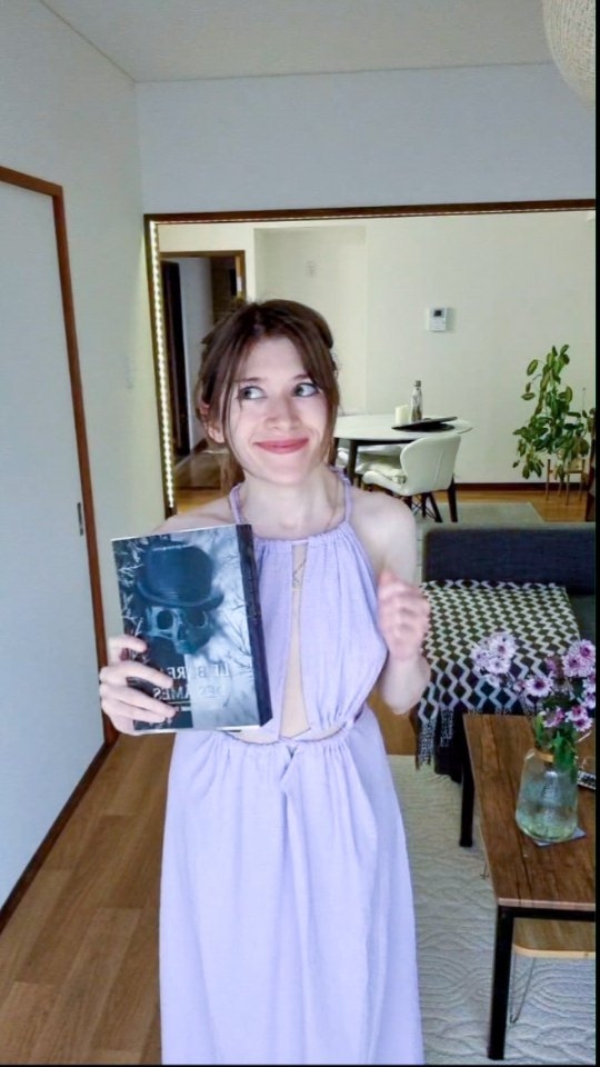 Un jour férié au Japon.
Et vous, comment passez-vous vos jours off ?
Mots-clés : vlog - vie japonaise - vie d'autrice - vivre au Japon - vivre à Tokyo
Hashtags: #vlogjapon #tranchedevie #vlog #japon #viedexpat #viedauteur #tokyolifestyle #tokyo #vivreatokyo #vivreaujapon #vieaujapon #jourferié