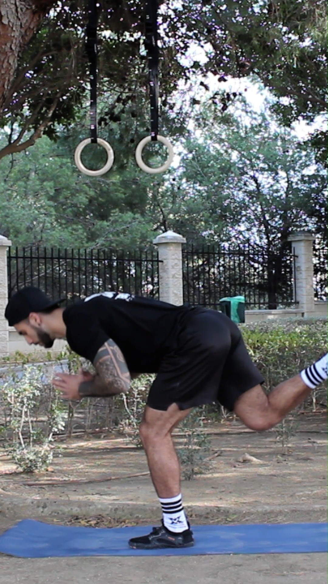 | Single-Leg RDL to Hip Abduction | Why do it?
Because strong glutes, stable hips, and solid balance aren’t optional — they’re essential for how you move, lift, and live.
This functional combo move trains strength, control, and coordination all in one fluid pattern. Not just for aesthetics — this is real-world strength.
🔁 How to do it:
1️⃣ Hinge into a Single-Leg RDL
2️⃣ Return to stand and lift your leg into Hip Abduction
3️⃣ Stay tall, stay controlled
4️⃣ Repeat 8–12 reps per side
🎯 Muscles worked: Glutes, hamstrings, hip abductors, core, ankle stabilizers
✅ Builds single-leg strength & hip control
✅ Enhances balance, posture & athletic movement
✅ Prevents injury through glute & lateral chain activation
✅ Perfect for runners, lifters & anyone chasing functional performance
📍 KEBKO Functional Fitness – Amsterdam Noord
🌐 www.kebkokabakibi.com
📩 DM to book your free intake today!
#FunctionalFitness #SingleLegRDL #HipAbduction #GluteStrength #BalanceTraining #CoreControl #KebkoFunctionalFitness #TrainSmart #MoveStrong #MobilityAndStrength #AthleteTraining #PersonalTrainingAmsterdam #StabilityIsStrength