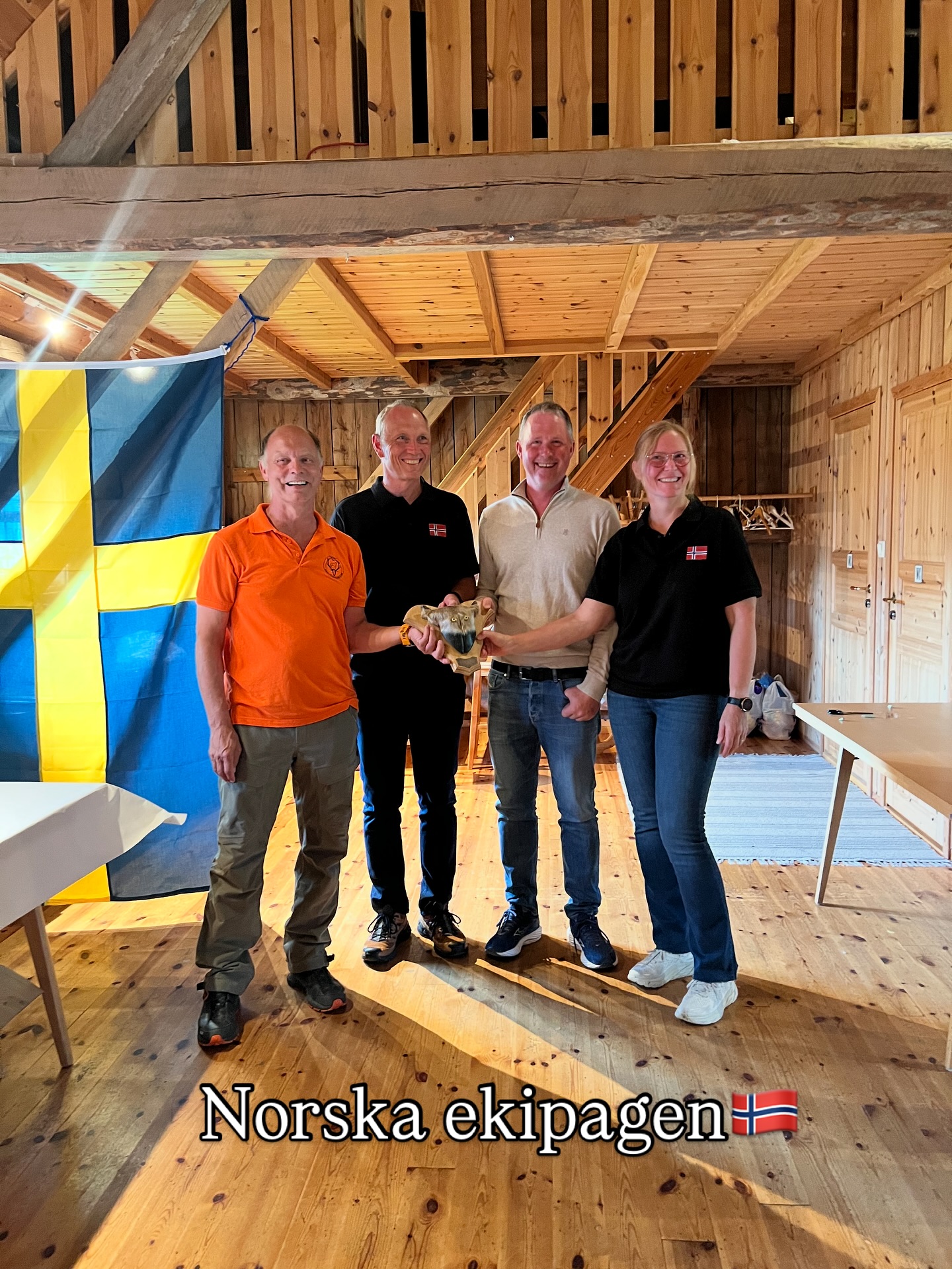 Då var landskampen över för denna gång , trots en mycket bra och tapper insats av våra svenska ekipage så lyckades Norge kamma hem fulfotingen iår 🏆🇳🇴
Grattis till Norge! ☀️
Det har varit en mycket trevlig helg med god mat och gott umgänge och vi tackar Norska schweisshundklubben för gästvänligheten 🇳🇴☀️🏔️
Vi vill också passa på och tacka alla domare och inblandade för era insatser under helgen 🤗
Vi ses nästa år!🇳🇴🇸🇪❤️
