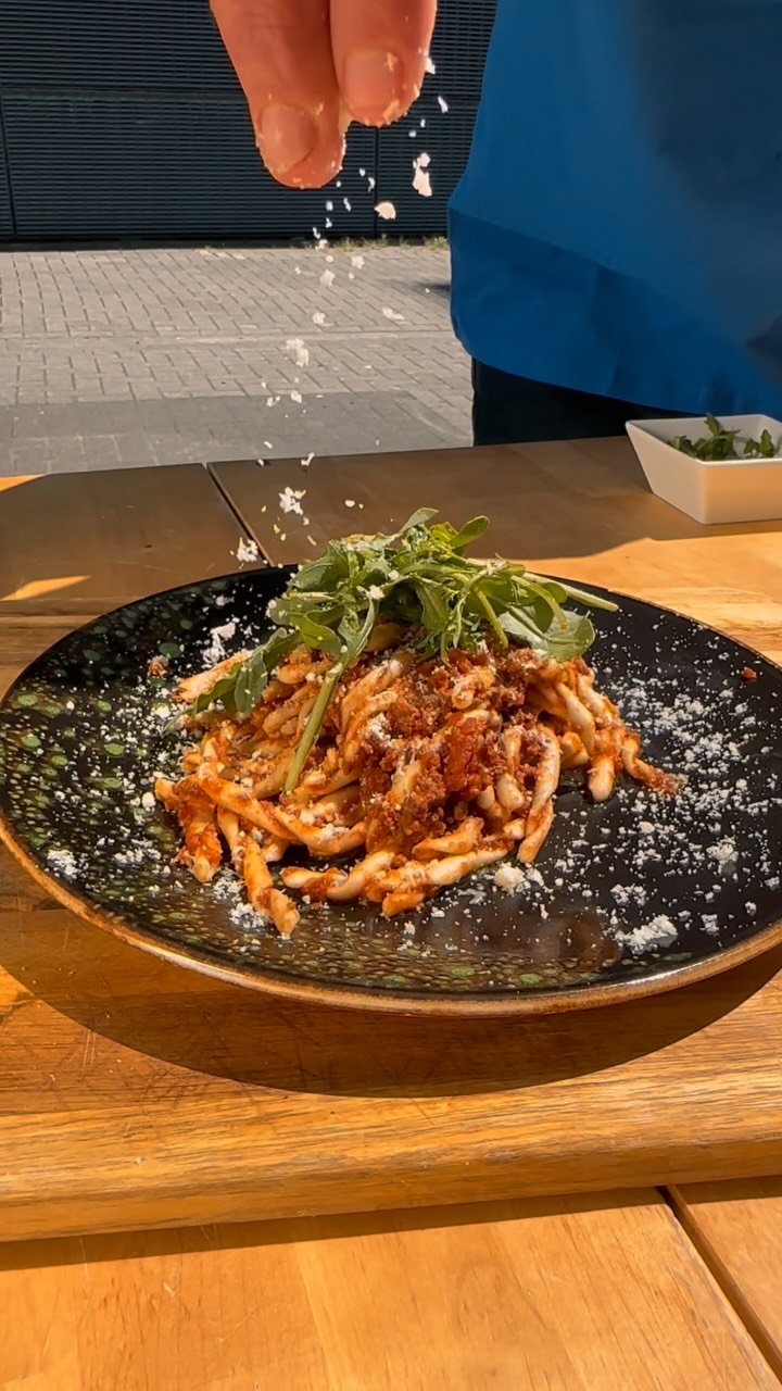 Freshly made, perfectly plated.
This is what pasta dreams are made of. 😍🍝
Who’s ready to dig in?
#pasta #HomemadePasta #FoodieHeaven #PastaLovers #ItalianVibes #DinnerGoals #TastyPlates #FreshIngredients #Foodstagram