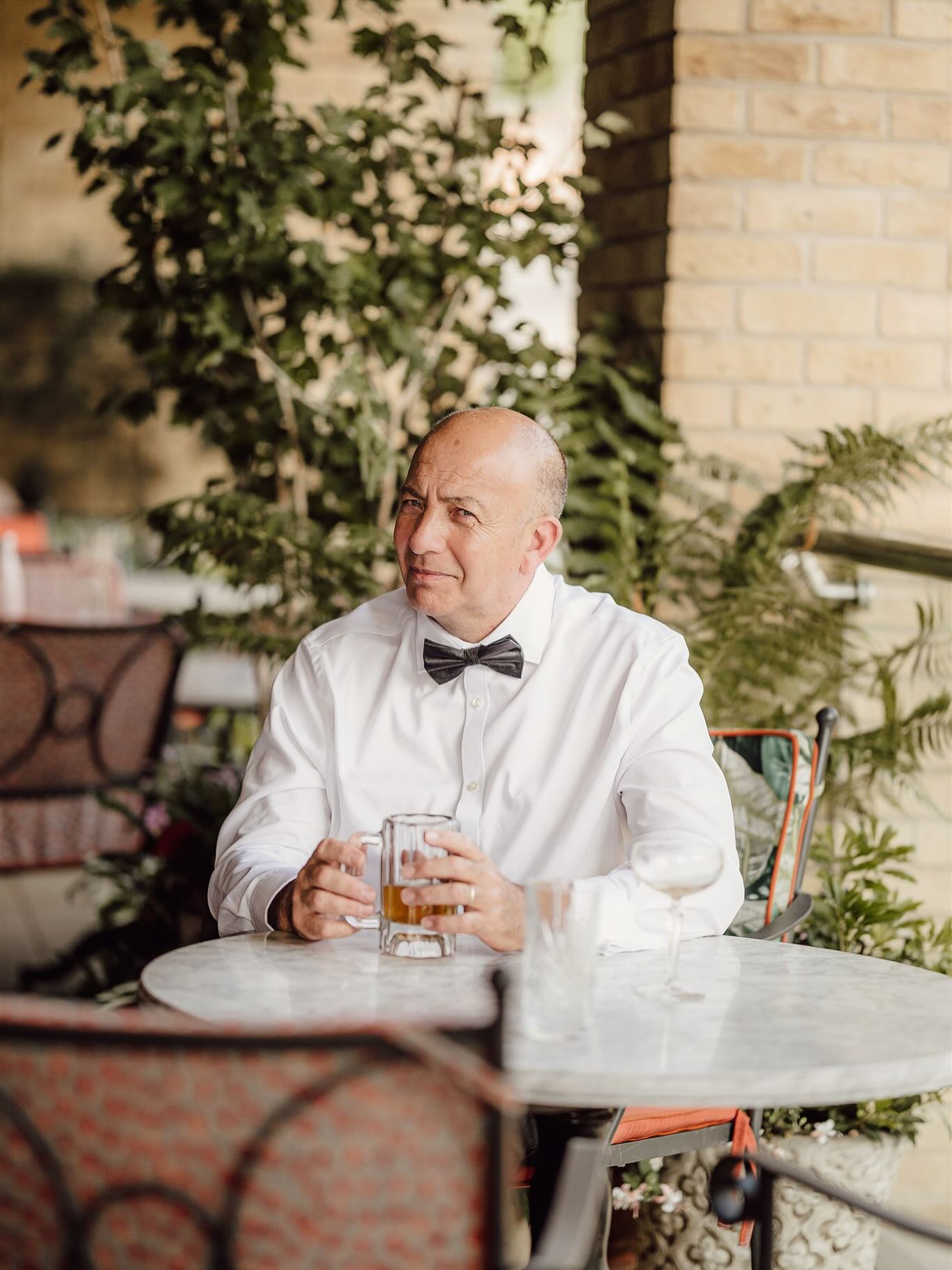 The look I get at most weddings when I’m sneaking the candids… like they know I’m up to mischief. Pfffft. It’s as if they’ve known me all my life 😏✨
Abi & James had the most gorgeous day — a heartfelt church ceremony, the dreamiest meal at The Ivy in Guildford with their favourite people, and a golden-hour stroll through town to kick off their wedding reception. So much love, laughter, and a whole lot of fun 💛
//
#GuildfordWedding #SurreyWeddingPhotographer #TheIvy #UKWeddingPhotographer #TheIvyGuildford #GuildfordBride #ChurchWeddingUK #WeddingInspo #WeddingPhotographerUK #JustMarried #WeddingReceptionGoals #DocumentaryWeddingPhotographer #FunWeddingPhotographer #RelaxedWeddingVibes #CandidWeddingMoments #RockMyWedding #weddingphotographer #CityWedding