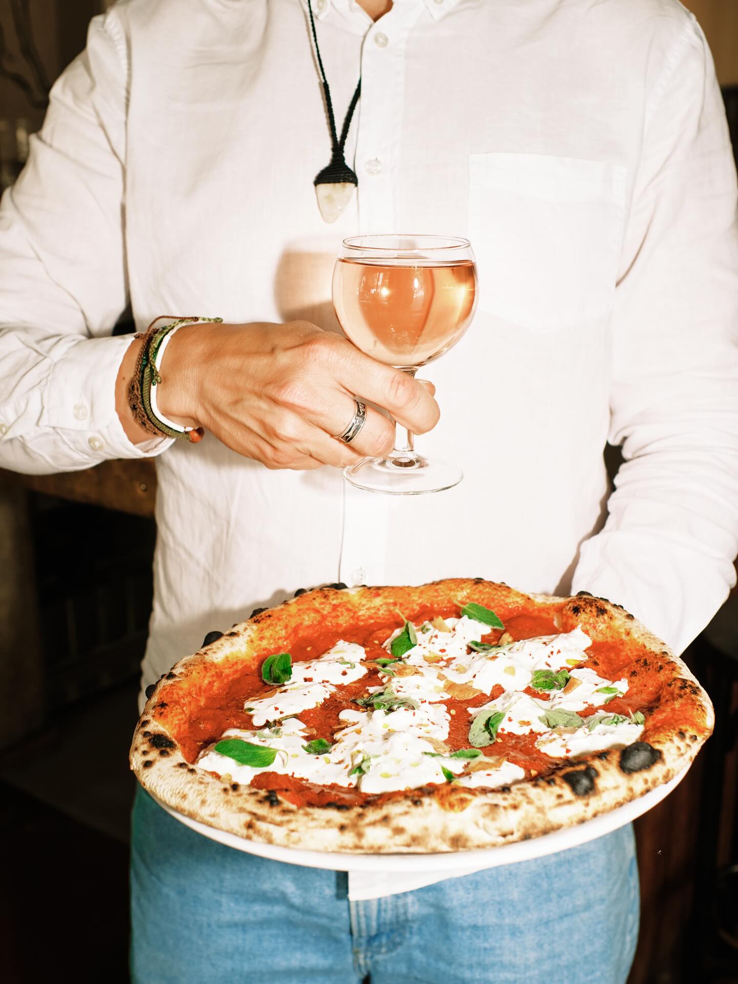 🌶️🌶️🌶️Pizza no. 4: Spicy Arrabiata sauce, buffalo straciatella, crispy garlic, chili flakes, fresh oregano
This one packs a punch 🥵 But the creamy, milky buffalo burrata balances out the spice
Perfect for a summer night ✨