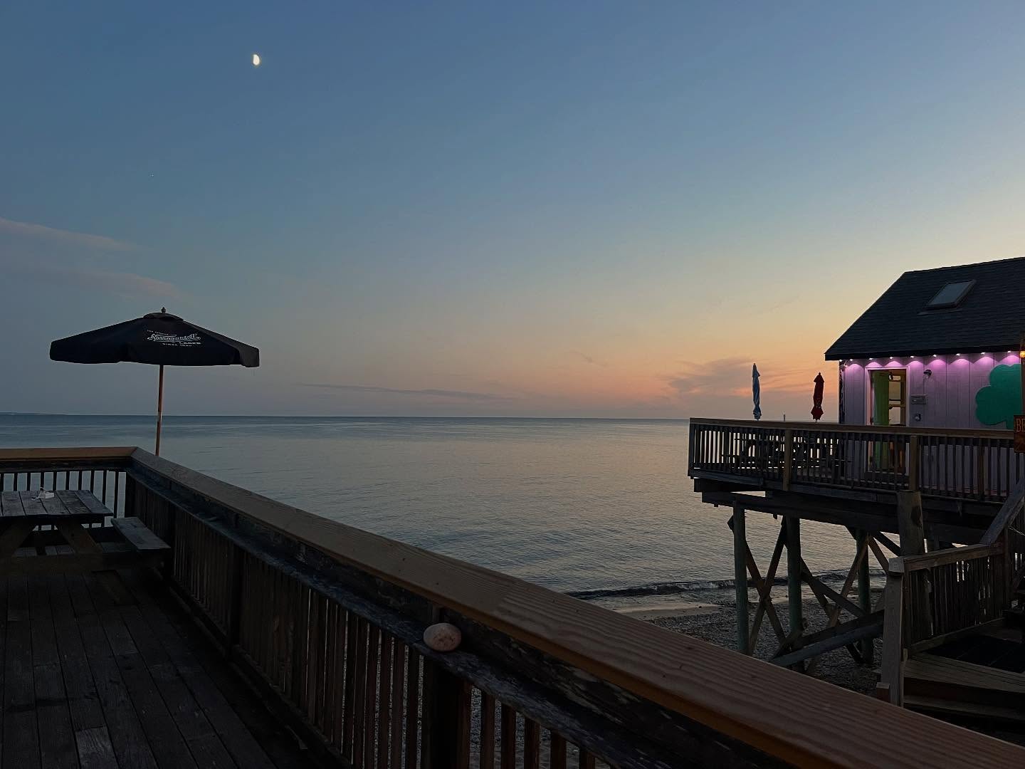 A warm Summer evening in Matunuck
.
.
.
#matunuck #rhodeisland #beach #getaway #ocean #vacation #southcountyri #summer