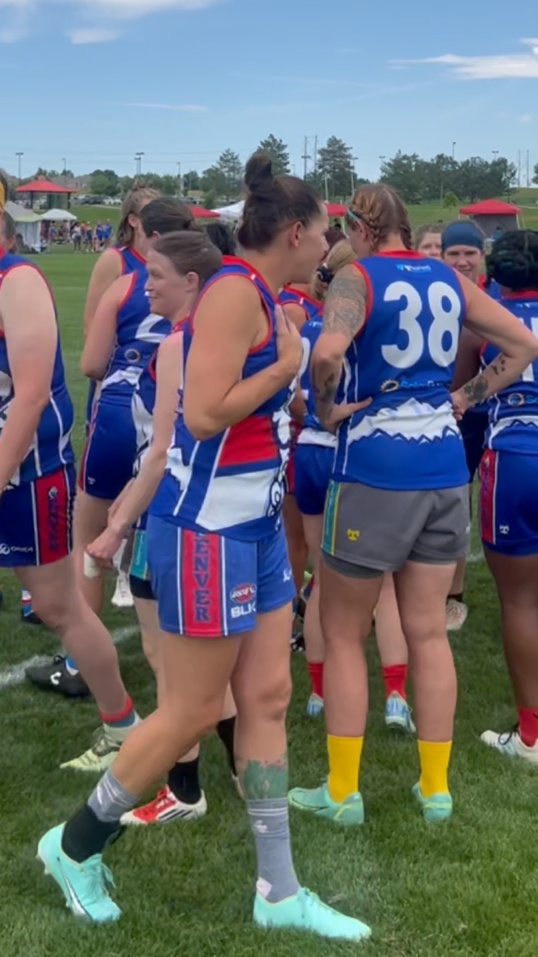 Denver Bulldogs hosts the @mnfreezefooty this Saturday August 9th at Central Park! Let's get down and cheer the doggies on for the annual Denver Invitational. Women's game kicks off 11:45 am.
...plus Men's Colorado Cup, touch footy for all, kids clinic and more from 10am.
See y'all there!
🏉🍻🌭☀️