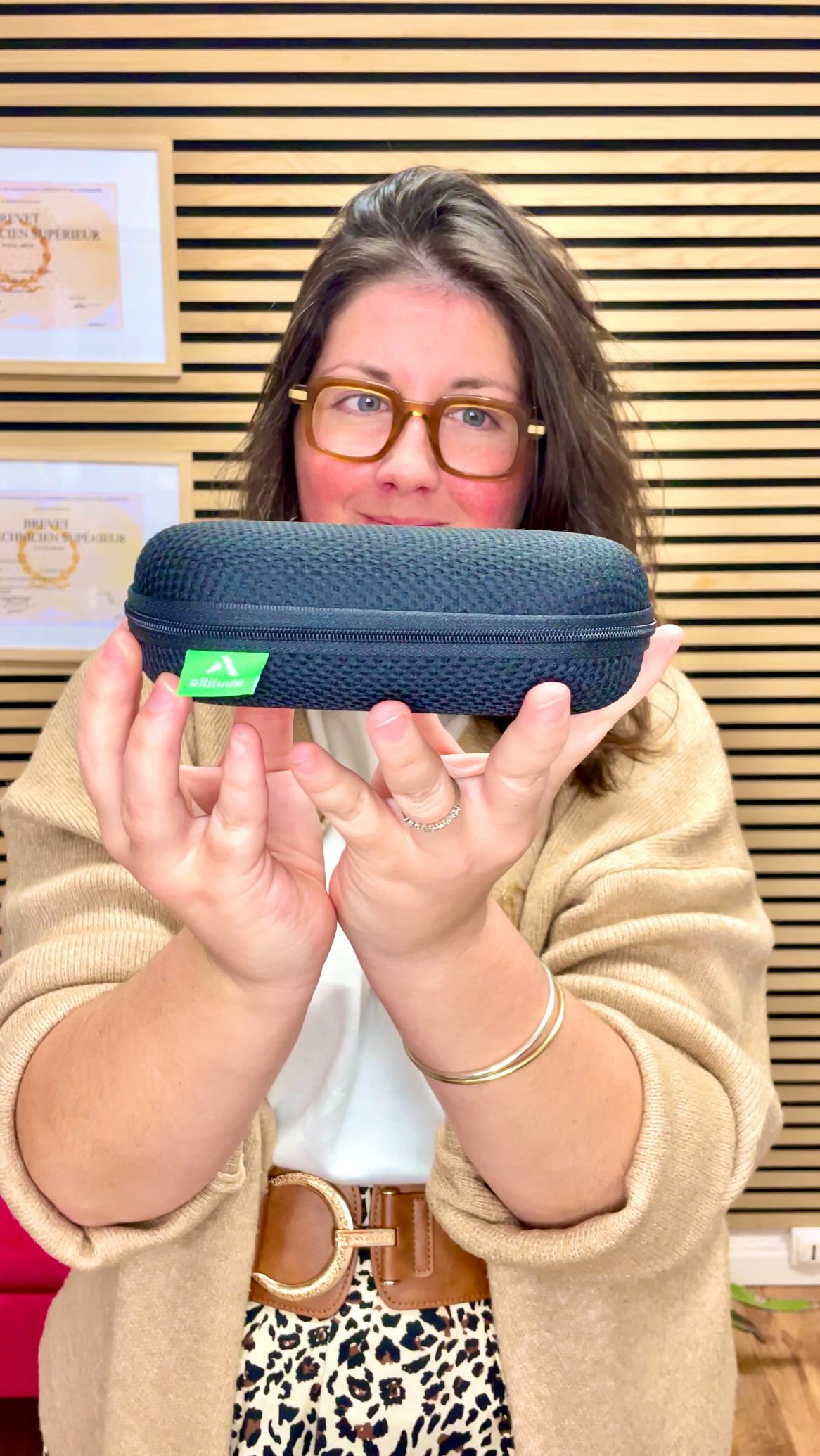 👀 Et si tu faisais du sport avec des lunettes qui te suivent vraiment ?
Que tu sois adepte du clip optique ou que tu préfères une monture tout-en-un, chez O Petit Monocle, on pense à toutes les pratiques… et à tous les styles de vie.
💡 Ici, on te montre une monture de sport adaptée à la vue, sans système de clip.
Légère, stable, pensée pour l’effort — même en cas d’hypermétropie.
Parce que certains préfèrent la simplicité d’une seule pièce, sans compromis sur la performance visuelle.
🔥 Bouge, cours, transpire — ta vision reste nette, ton confort intact.
Idéale pour les activités outdoor, le vélo, le running ou simplement une vie active.
👉 Tu veux essayer ? Viens en boutique, ou envoie-nous un message pour trouver ta solution.
On adapte la monture à ta vue, ton sport et ton rythme.
#LunettesDeVue #MontureDeSport #CorrectionVisuelle #Hypermétropie #SportOutdoor #ConfortVisuel #VeloDeRoute #RunningLife #LunettesTechniques #ÉquipementSportif #VisionClaire #VieActive #SportEtSanté #YeuxEtSport #SolutionVisuelle