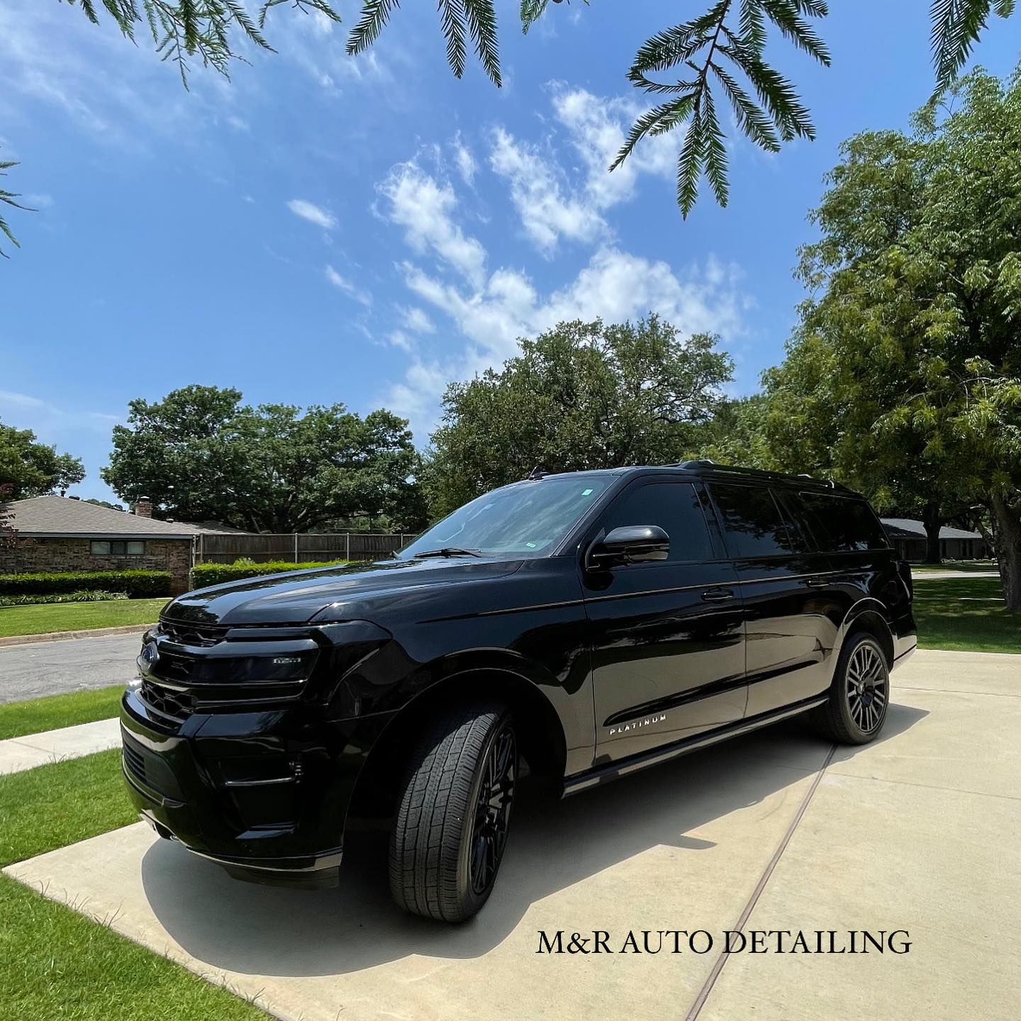 Detailing the mom family car before school is always a must! The whole family will arrive so fresh and so clean for the start of the school year!
#mandrautodetailing #autodetail #ford #expedition #fordexpedition #detailing #autodetailer #dallas #dfw #dallastx #dallaslife #dallasliving