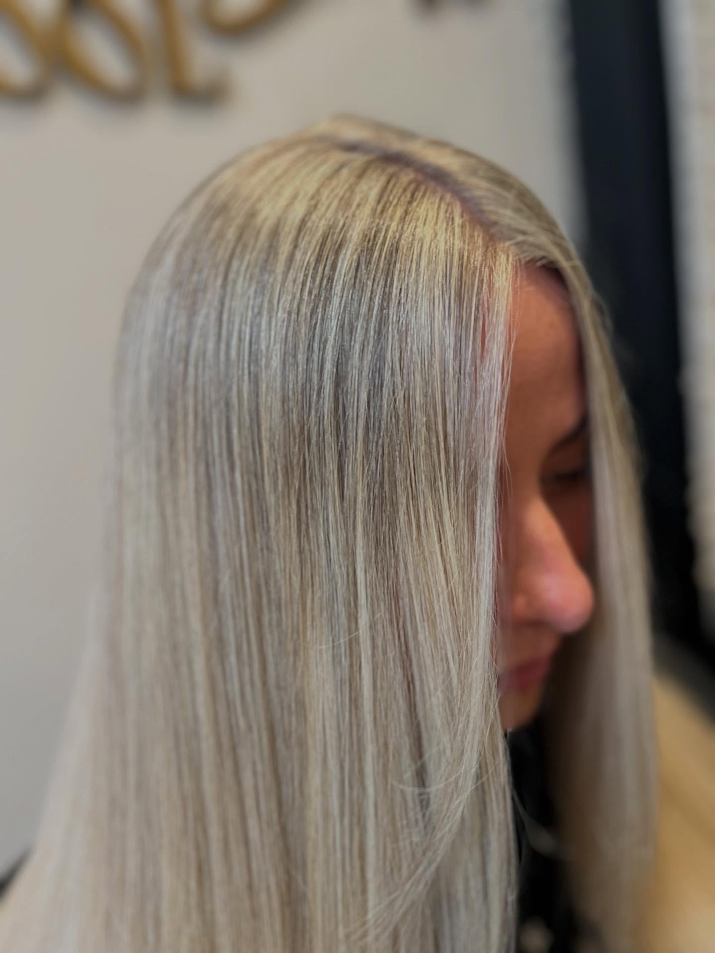 full head seamless highlights 😍
🌟complimentary colour + extensions consultations are available this week! consultations are required for new clients 48 hours prior to colour appointment🌟
service 🤩 full head highlights, cut + blow dry 🤩
💰 £160
based - @studioluxe.liverpool - Rodney Street, Liverpool L1 9EH📍
📱enquiries - contact button + DM
📱book - link on profile
products used -
@lorealpro
@lorealuki
@loreal
@lorealpro_education_uki @rosieoconnorprohair
@salonsdirect @sallyserskineliverpool
@beautylaunchpad
@hairdressersjournel
i don’t edit my pictures 📸
~
#hairbylucyansboro #studioluxe #studioluxeliverpool
#beautylaunchpad #hairdressersjournal #lorealcolourspecialist #liverpool #liverpoolhair #colourspecialist #blondespecialist #balayagespecialist #liverpoolhairspecialist #liverpoolbalayage #bohoblondetechnique #iambohoblonde #transformationtechnique #balayagetransformation #blondetransformation #extensions #liverpoolhairextensions