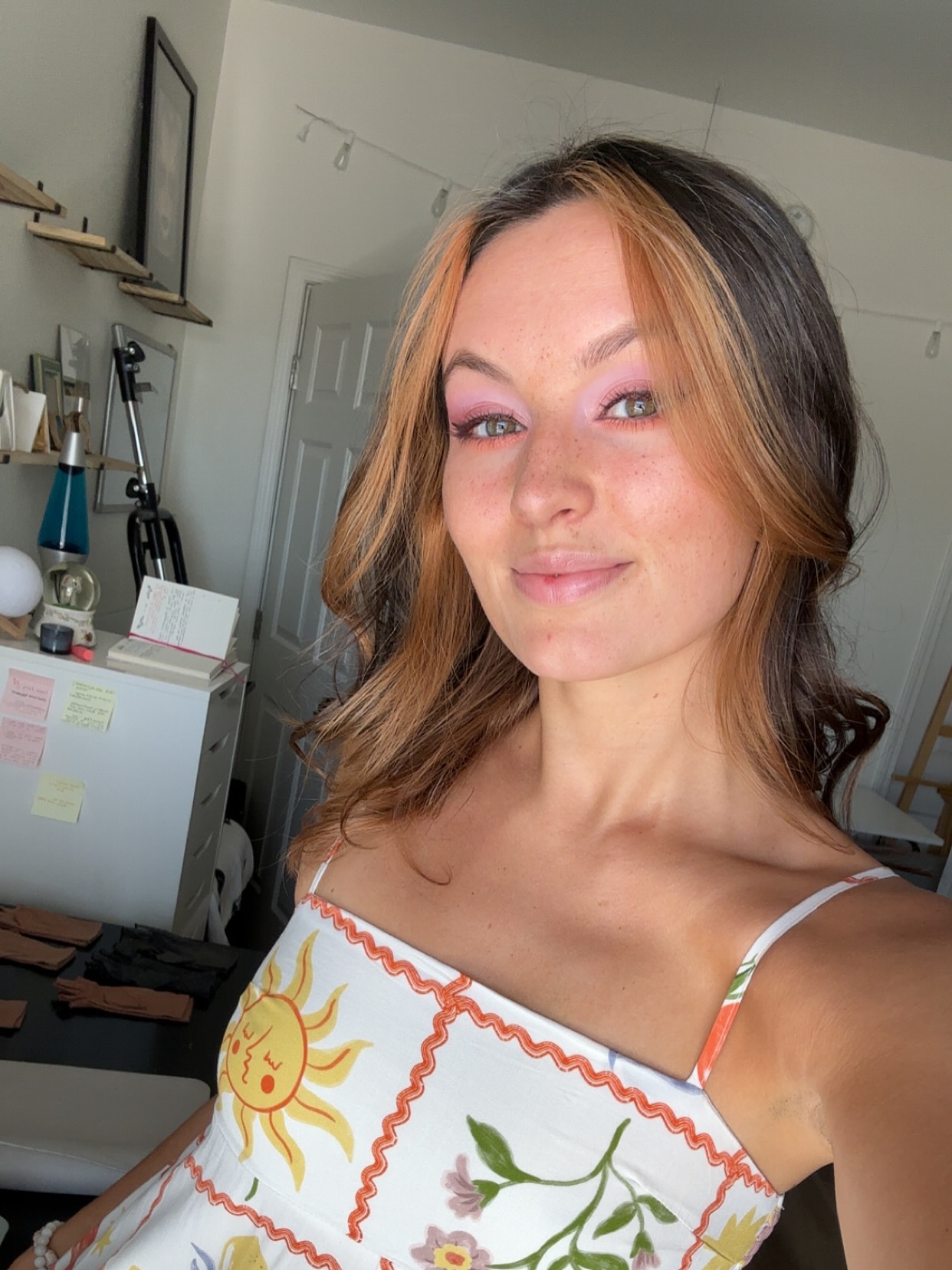 taking a step back from the way i’ve been integrating social media in my creative practice
coming back to what’s really important which is the actual art making 🎨✨
as we change and social media changes, it’s important to check in a reevaluate the relationships we have with it
continuing to ask ~ what am i posting and why ~
excited to have already had some space from it and to keep exploring how i want to use it for now 💛
PS … the moon is extra BEAUTIFUL this week!! if you think of it, take a moment to enjoy her! 🌝🌝🌝