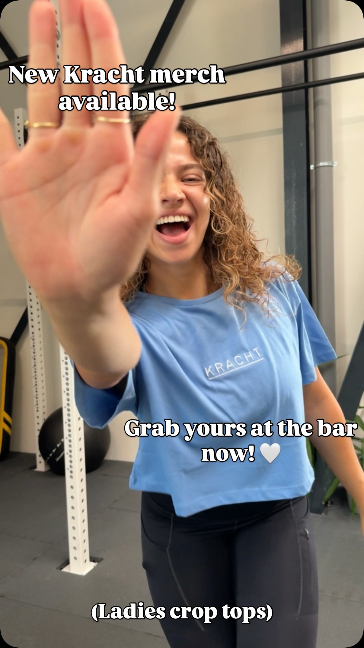 Feeling indecisive? Izabella gets it — when the new Kracht crop tops come in four fresh colors, how are you supposed to choose just one?
From soft salmon to baby blue, from earthy olive to bold azure — each one brings a different vibe. She tried them all, just to be sure… For research purposes, of course 🙈
✔️ Soft, flattering fit
✔️ Perfect for training or lounging
✔️ Limited edition
Available now at the bar — while they last. Which one will you choose? 🤍
#krachtmerch #krachtamsterdam #gymstyle #croptopseason #athleisurewear #traininstyle #amsterdamfitness #strongisbeautiful #functionalfashion #fitnessmerch #croppedconfidence #styleyourworkout #fitfashion #krachtlifestyle