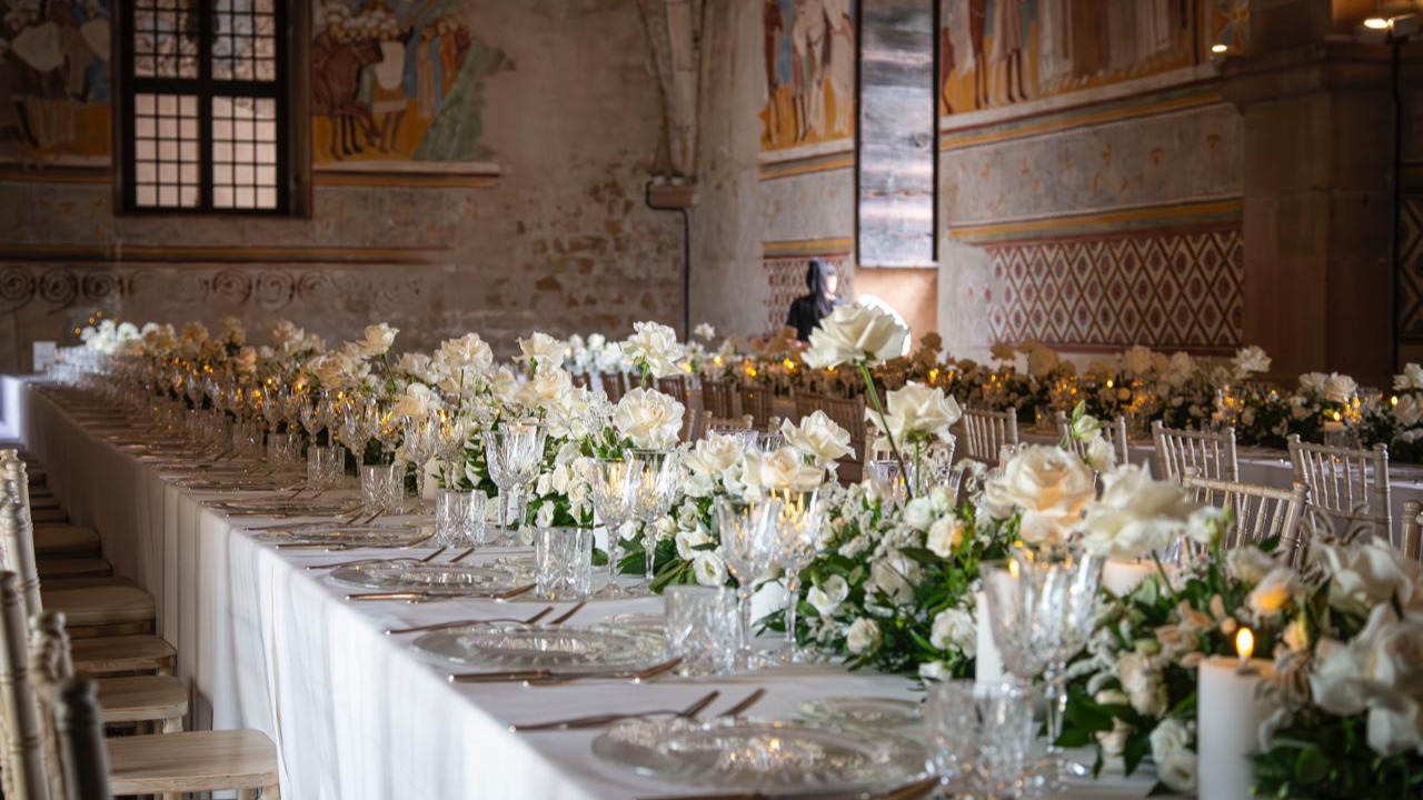 .
n intimate dinner setting straight out of a dream ✨🍽️
Two elegant rectangular tables adorned with a lush floral garland 🤍🌿
White blooms and the warm glow of candlelight 🕯️ created the perfect romantic atmosphere for an unforgettable evening.
Thanks to:
Catering: @tamilano.catering
Flowers: @lavieenrosearona
Chairs: @luxury_noleggio
#DreamDinnerSetting #WeddingReceptionGoals #FloralGarland #WhiteWeddingDecor #CandlelightRomance #LuxuryWeddingItaly #LakeMaggioreWeddings #ElegantTablescape #WeddingPlannerItaly #RomanticAtmosphere