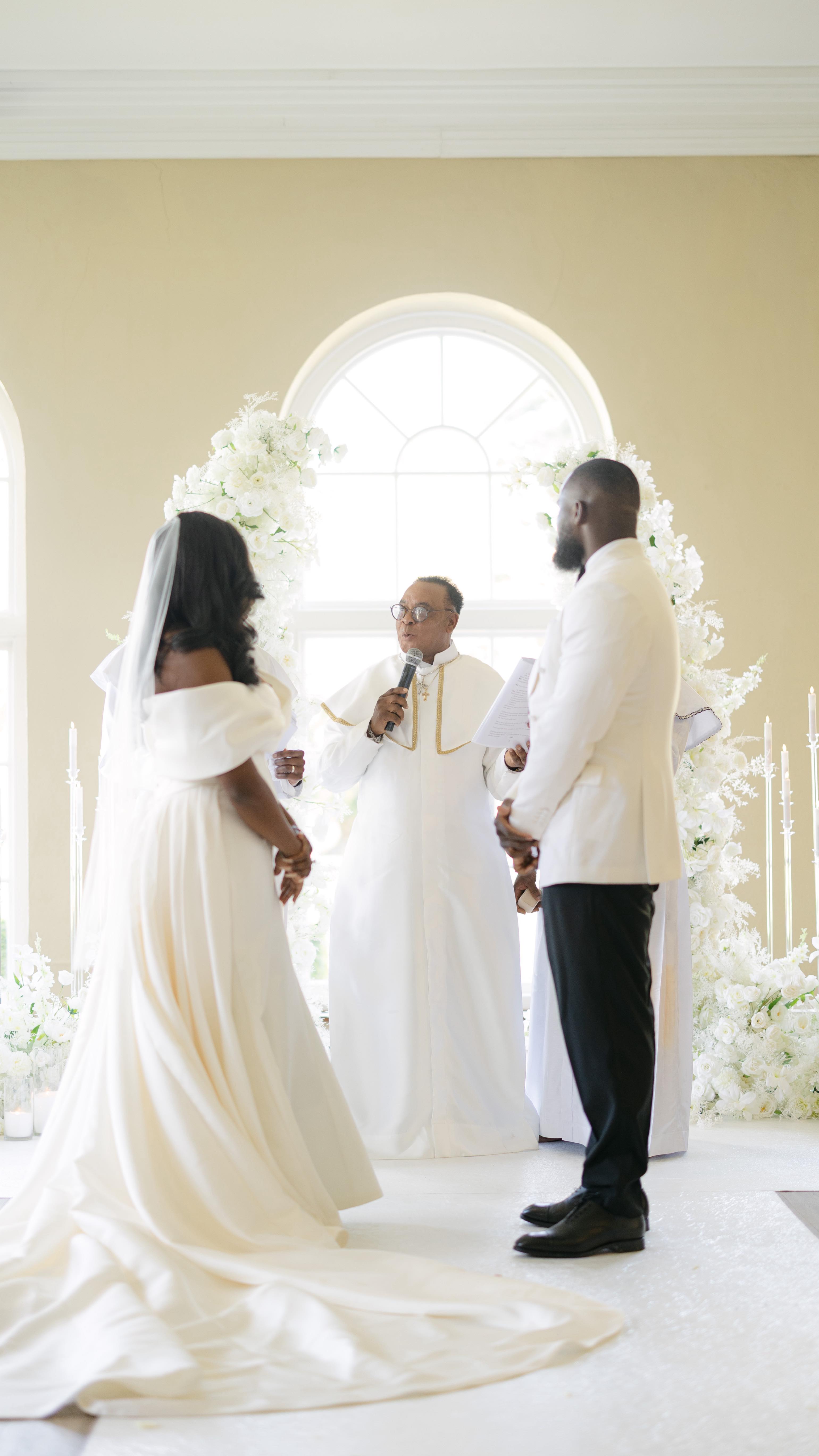 • AANU & UHUNOMA •
From the moment she walked out, every step told a story of love, faith and forever. A ceremony filled with meaning, celebration and beauty.
Every angle, every detail… capturing the beginning of a beautiful journey 🤍
_______
Decor: @cloudsixtyevents
Photography: @iamseyii
Venue: @braxtedparkweddings
_______
#weddingceremony #weddinginspo #neutralweddingdecor #essexweddingstylist #weddingreels #cloudsixtyevents #luxuryweddingstyling