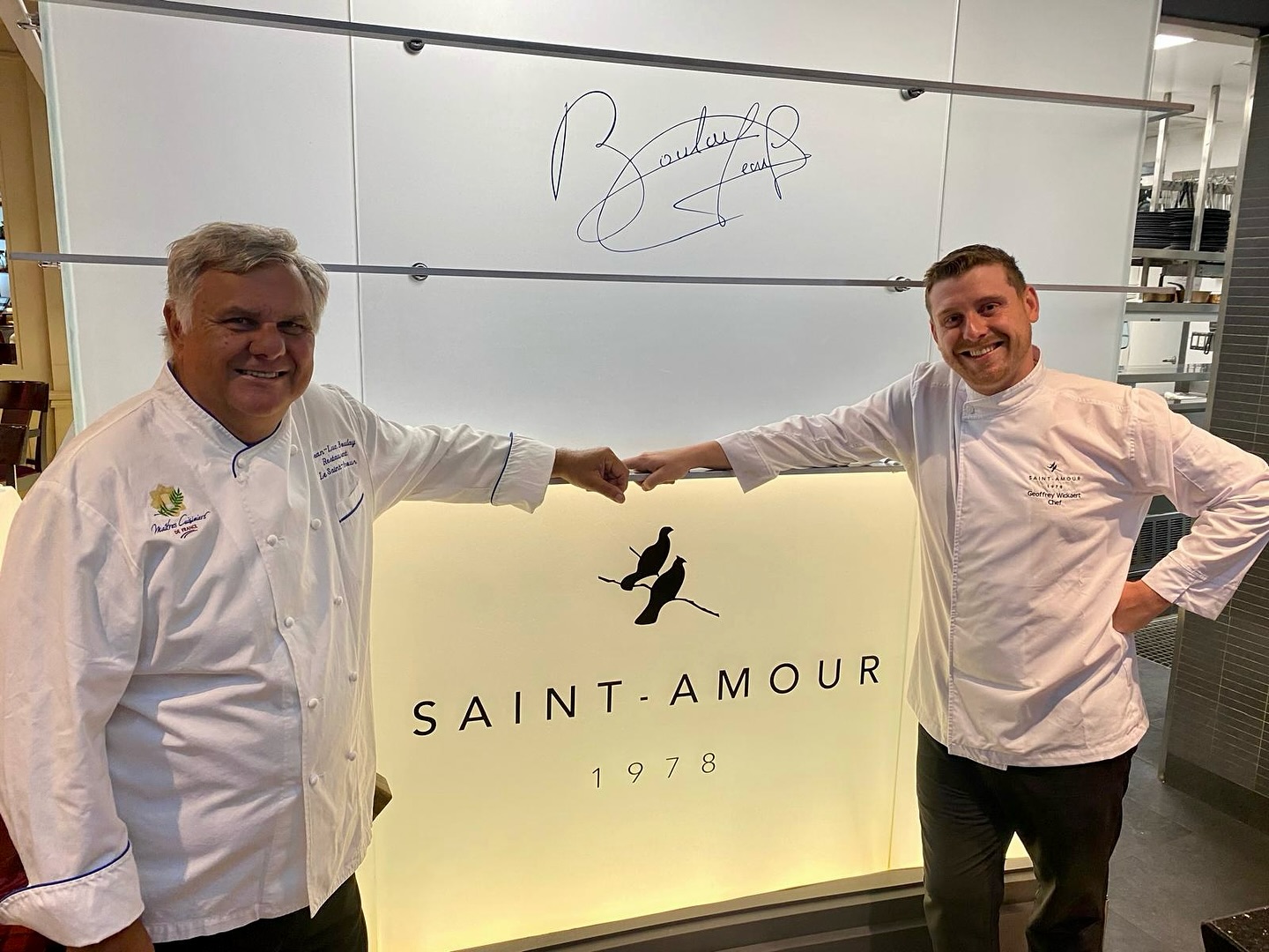 Transmission & Excellence 🇫🇷🍁
C’est avec une grande fierté que nous accueillons dans les cuisines du Saint-Amour le chef Geoffrey Wickaert, après cinq années passées aux côtés du Meilleur Ouvrier de France Jean-Luc Rocha.
À ses côtés, @chefjeanlucboulay partage sa vision d’une cuisine respectueuse des saisons et enracinée dans le terroir québécois.
Une collaboration exceptionnelle entre deux générations, où l’excellence française rencontre les saveurs du Québec.
👏 Bienvenue Chef Geoffrey!
📍 Le Saint-Amour — Québec, depuis 1978
🌐 www.saint-amour.com
#LeSaintAmour #QuébecGastronomique
#CuisineFrançaise #TerroirQuébécois
#ChefLife #JeanLucBoulay #GeoffreyWickaert #MeilleurOuvrierDeFrance #GastronomieFrançaise #GastronomieQuébécoise #HauteCuisine #FineDiningQuebec #CuisineDeSaison #FrenchCuisine
#QuebecCityEats #RestaurantSaintAmour #Depuis1978