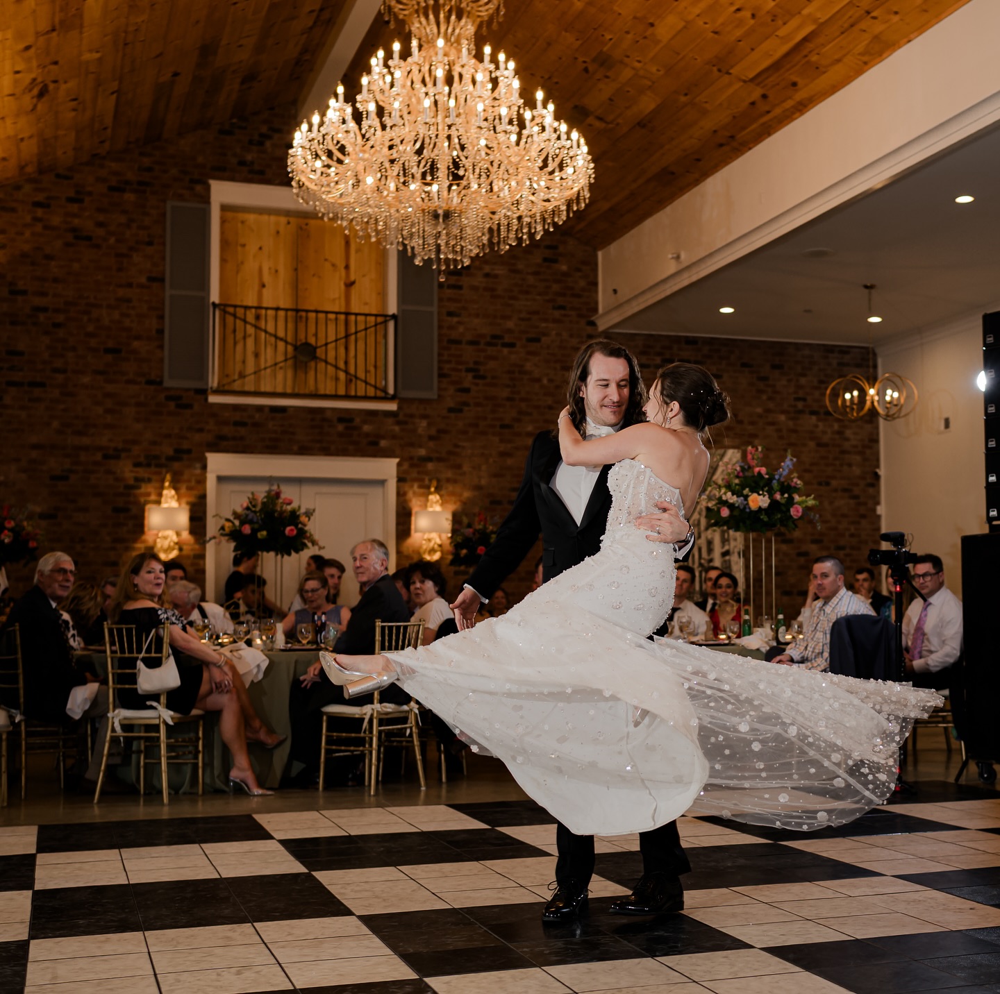 Alyssa + Nick 💫
#wedding #firstdance #weddingplanner #mykentuckybride