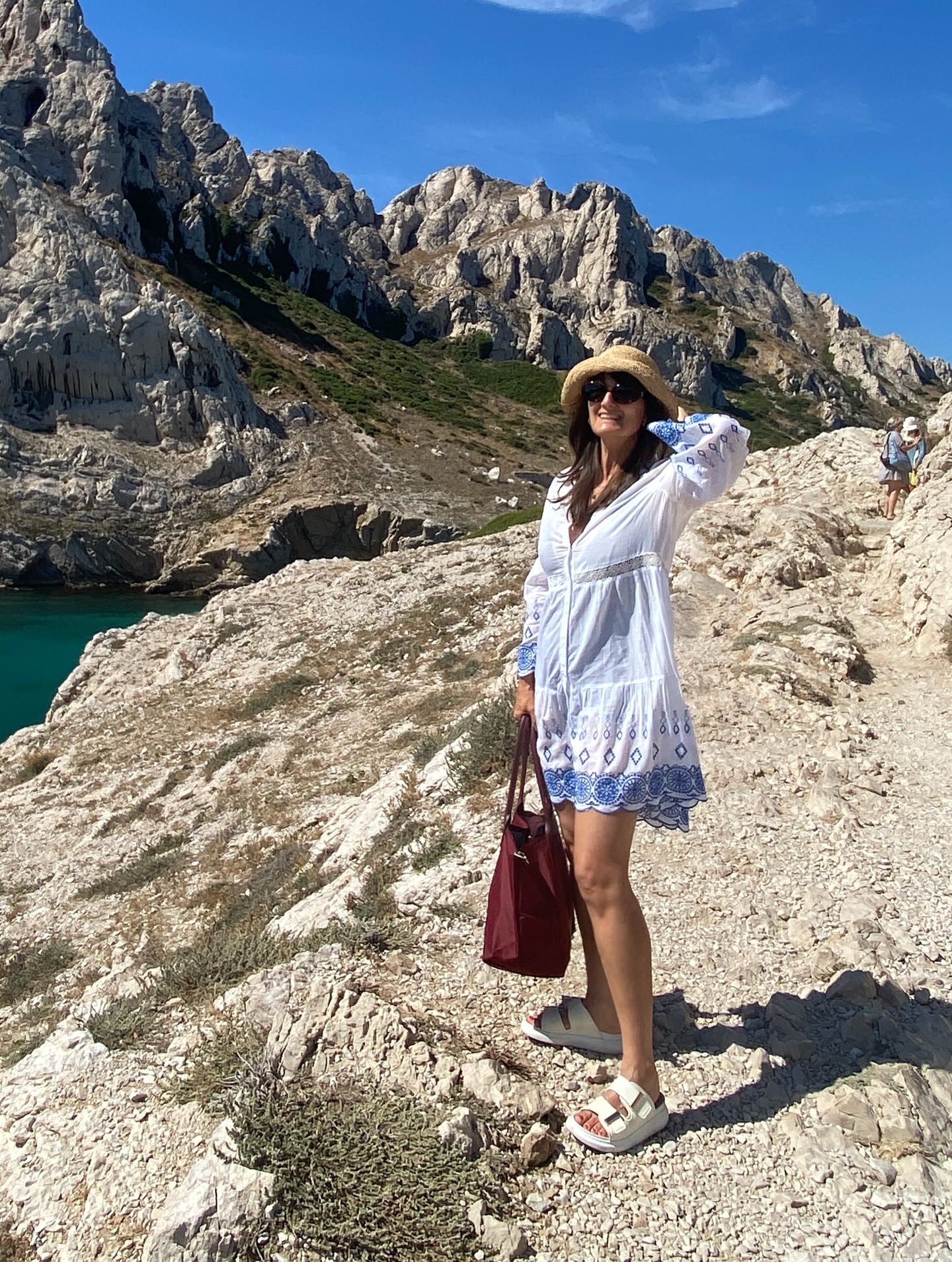 Ici, câest la Madrague, suivie de les GoudesâŠ
Ă mes yeux, câest sans doute le coin le plus poĂ©tique de Marseille đ«¶đŒ
Ma petite robe blanche⊠toujours fidĂšle, elle me suit dans toutes mes vacances â±ïžđ€
Un petit drop de soleil et de partage rien que pour vous đ
Et vous, vous en pensez quoi de Marseille ?
#lapetiterobeblanche #vacances #madraguedemontredon