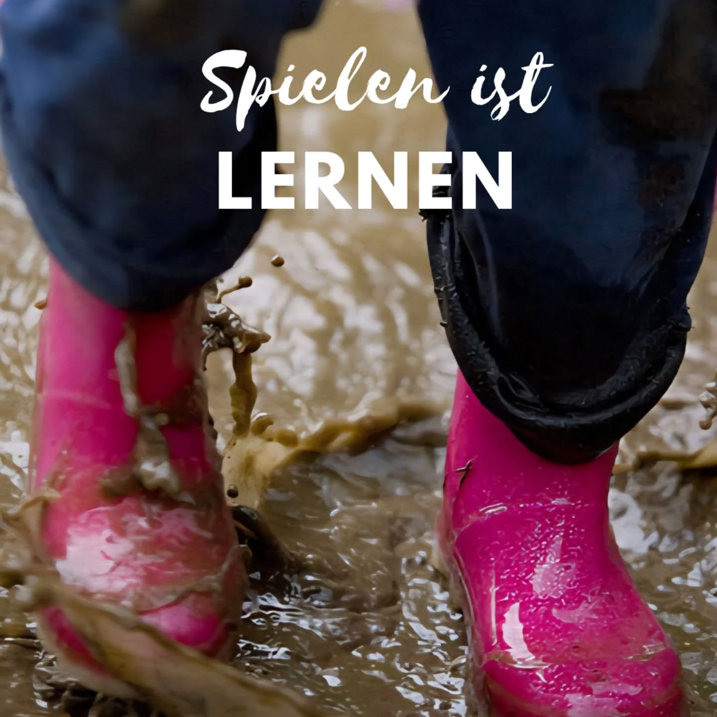 Raum und Zeit in der Kita sind nicht vorgegeben und folglich veränderbar. Dennoch verhindert ein starrer Tagesablauf oft das freie Spielen in der Kita.
Warum?
Was brauchst du, damit ein Umdenken stattfinden kann?
Pädagogische Fachkräfte entscheiden über die Gelegenheiten und Chancen für Kinder die Welt zu entdecken, in dem sie Raum und Zeit ermöglichen. Du kannst den Unterschied machen!
#raumgestaltung #freispiel #spielenistlernen #begeisterung #fachkraftmitherz #martinajuretzka #offenearbeit #zeitfürkinder #kitaimpulse #spielen #entdeckerglück #sensoryplay #lernfreude