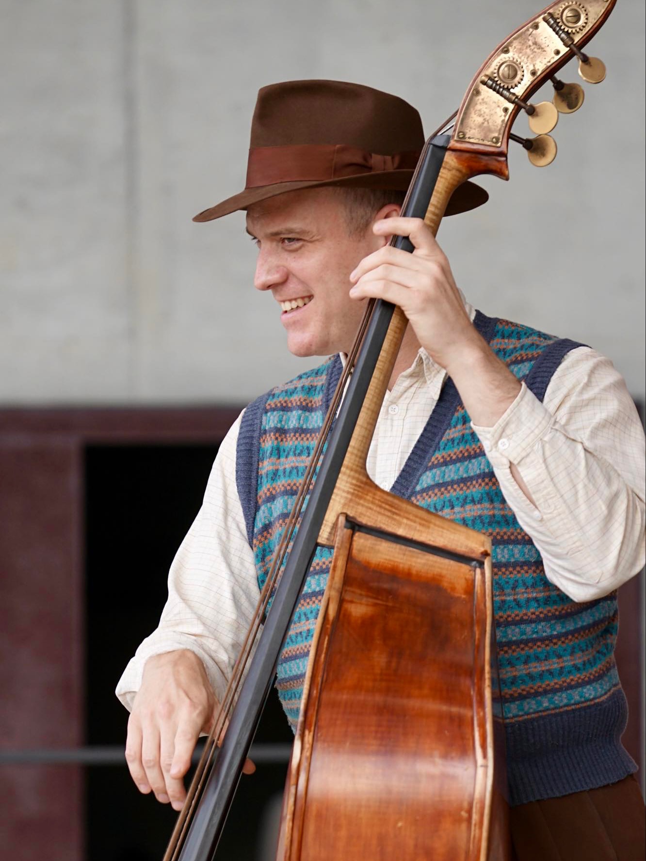A few more photos from the rehearsal before The Swing Dance Orchestra‘s recent performance at the Wolkenturm in Grafenegg/Austria 🇦🇹
Fotos by @nataliyafenko
#theswingdanceorchestra #swing #bigband #wolkenturmgrafenegg #music#vintagefashion #1930s #doublebass #uprightbass #stringbass #fedora #hat