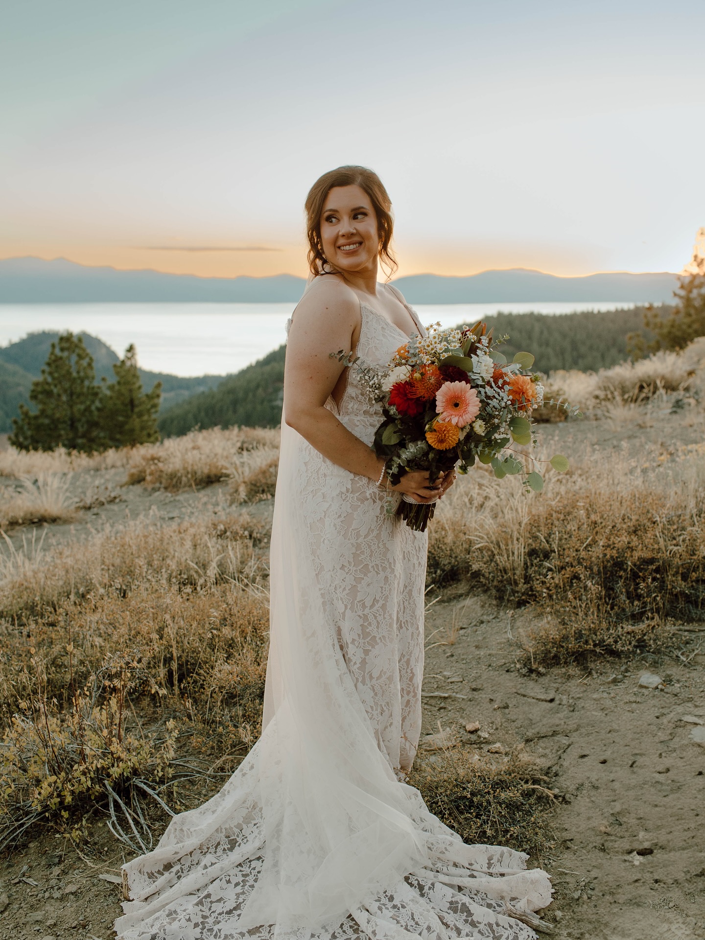 ✨Sara + Pablo✨Love these dreamy photos from their wedding 🤍 ☁️ 🤍
#photographer @ambermcnealphoto #bridalhair @beachwashedbridal
#bridalmakeup #crystalbellbeauty
#onlocationmakeup #onlocationbeauty #travelingmakeupartist #destinationmakeupartist #renomakeupartist #laketahoemakeupartist