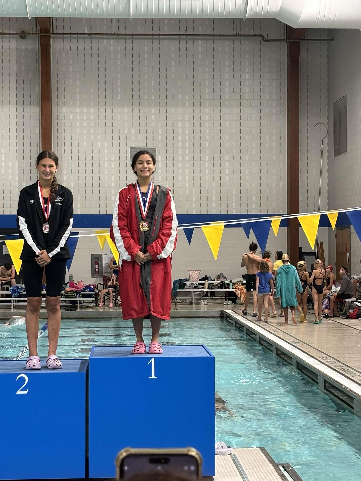ISI Summer Central Divisional Championships:
Girls 14&U 200 Back:
Isabelle Ortiz - Champion
Ella Riley - 4th Place
Boys 14&U 200 Back:
Noah Terrell - Champion